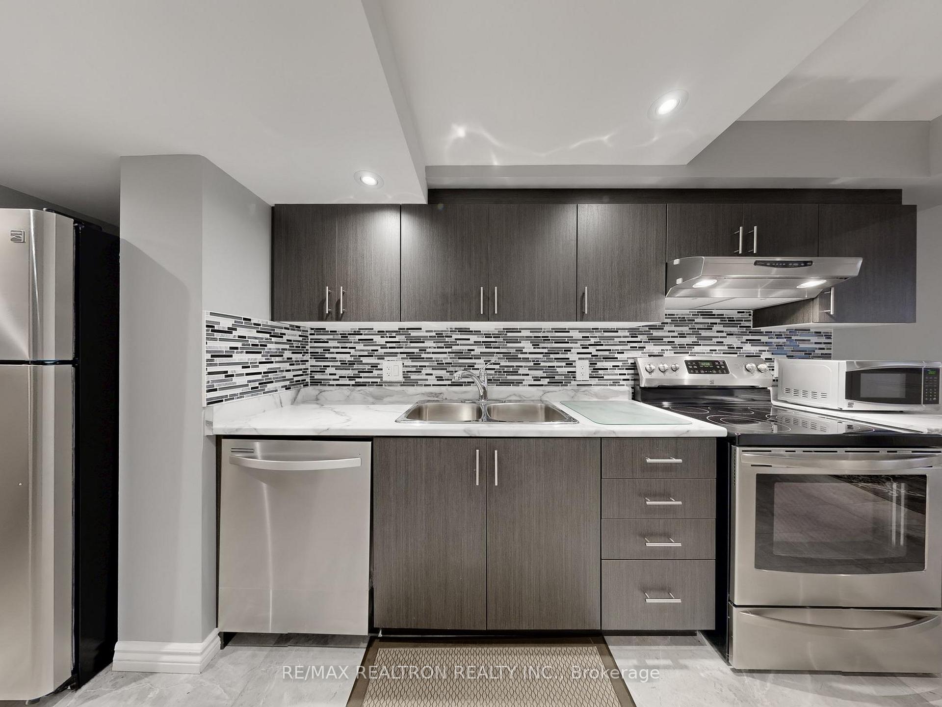Photo 41 of 134 Maurier Boulevard, Vaughan, Patterson — HOMEH