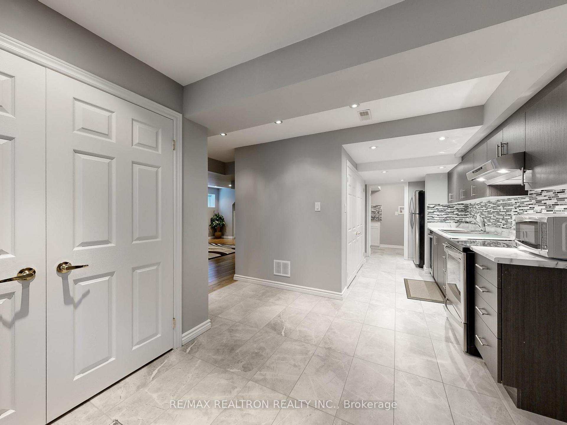Photo 42 of 134 Maurier Boulevard, Vaughan, Patterson — HOMEH