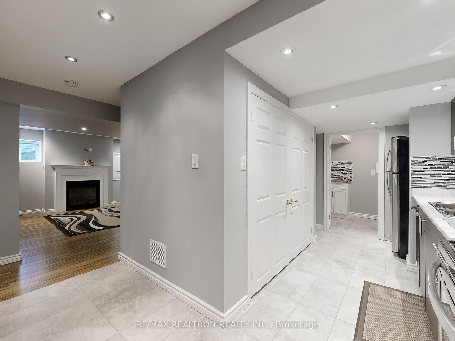 Photo 43 of 134 Maurier Boulevard, Vaughan, Patterson — HOMEH