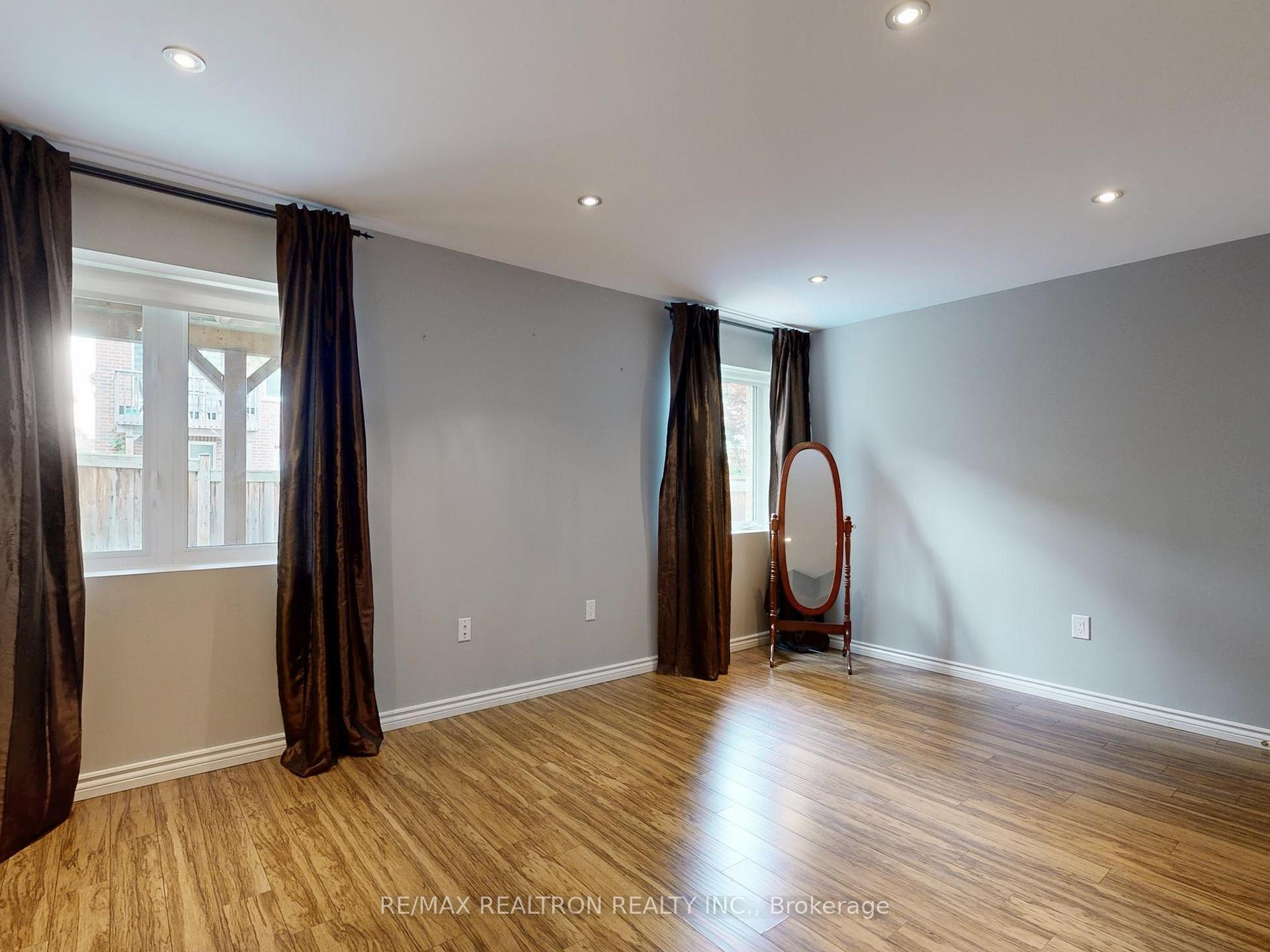 Photo 44 of 134 Maurier Boulevard, Vaughan, Patterson — HOMEH
