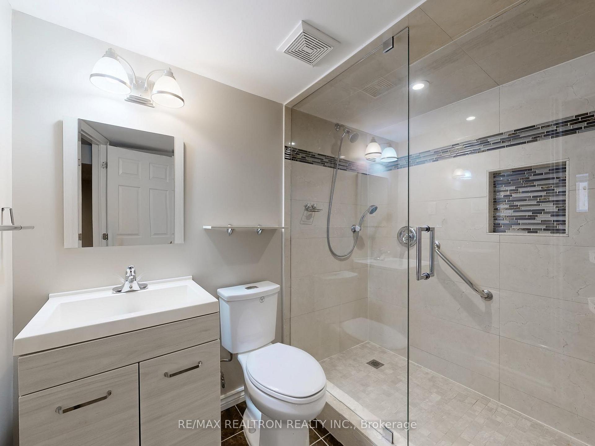 Photo 45 of 134 Maurier Boulevard, Vaughan, Patterson — HOMEH