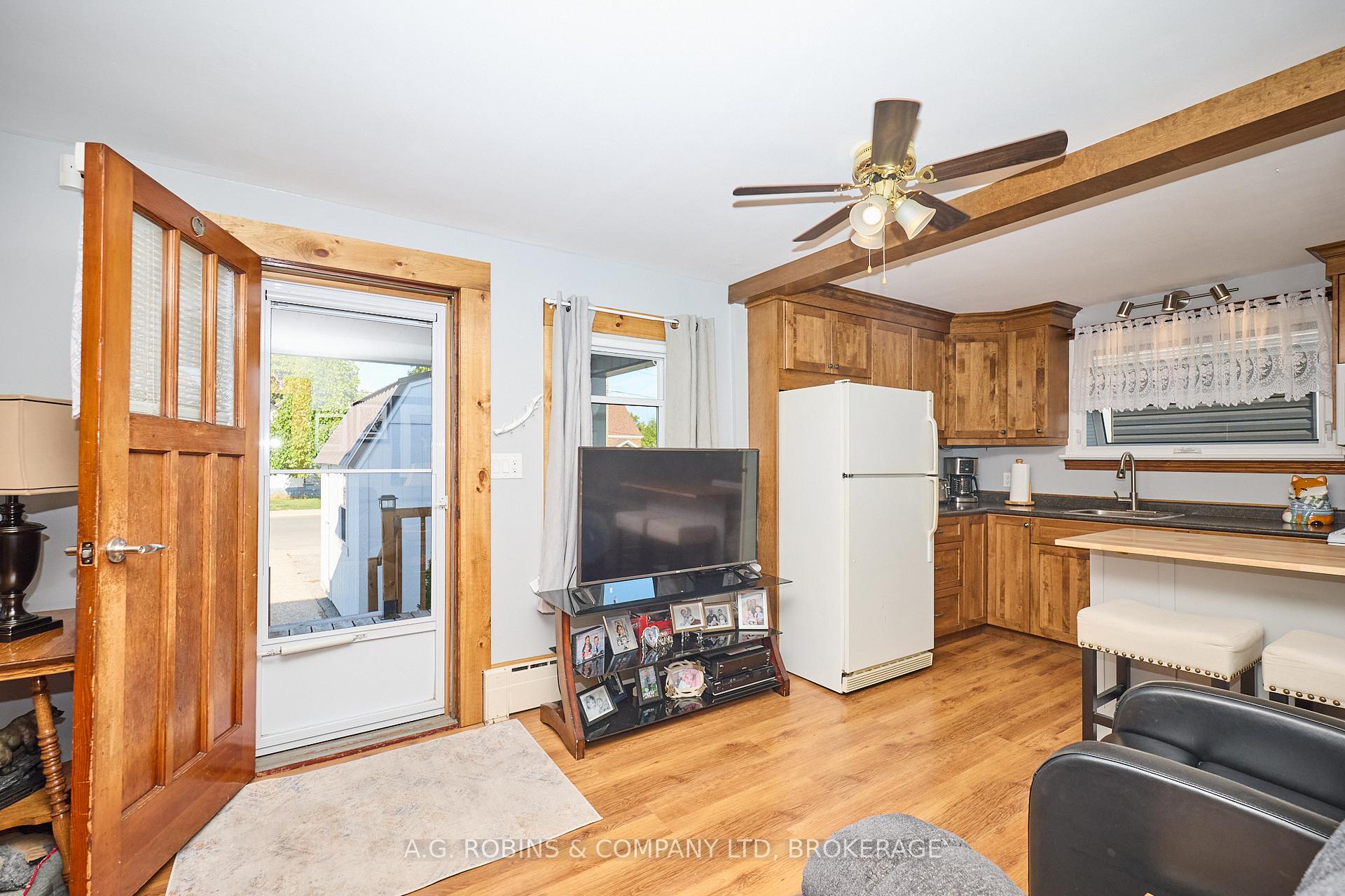 Photo 9 of 69 Wright Street, Welland, Lincoln/Crowland — HOMEH