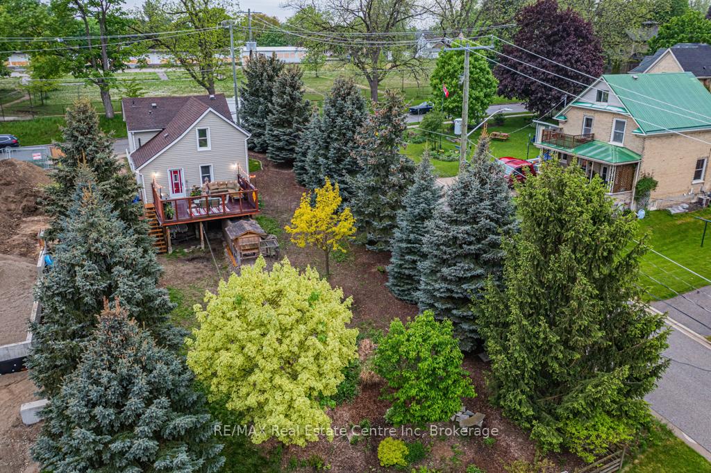 Front of 14 Riverside Drive W