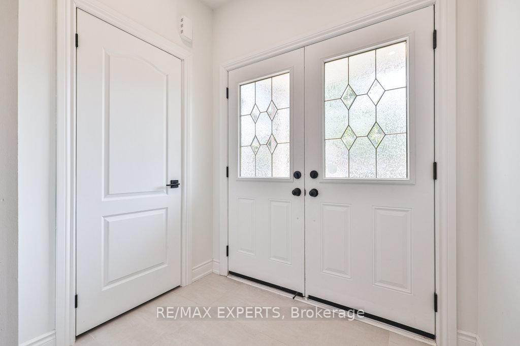 Photo 3 of 34 Manordale Crescent, Vaughan, Vellore Village — HOMEH