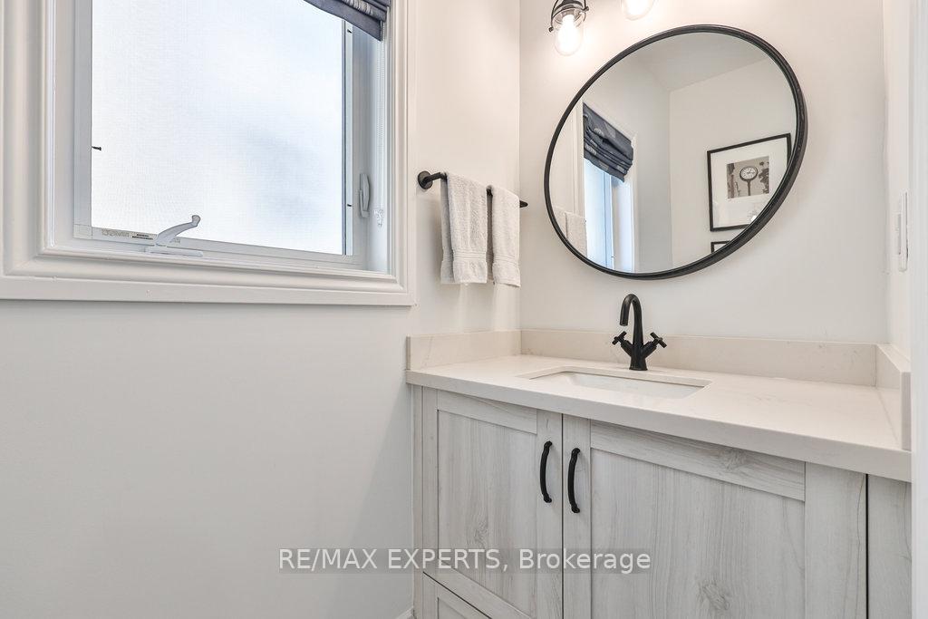 Photo 5 of 34 Manordale Crescent, Vaughan, Vellore Village — HOMEH