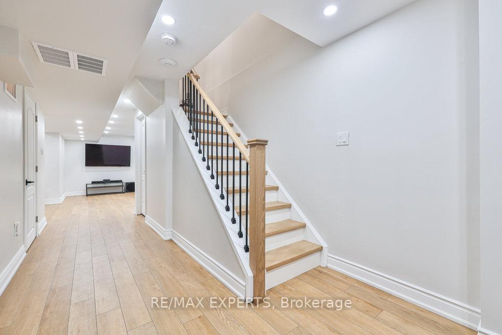 Photo 25 of 34 Manordale Crescent, Vaughan, Vellore Village — HOMEH