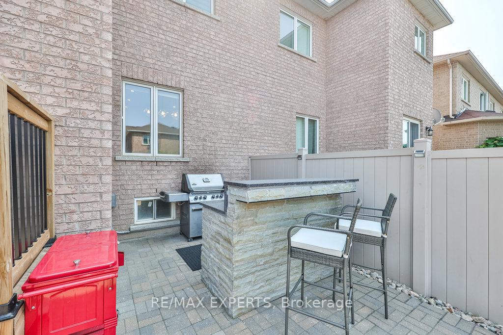 Photo 30 of 34 Manordale Crescent, Vaughan, Vellore Village — HOMEH