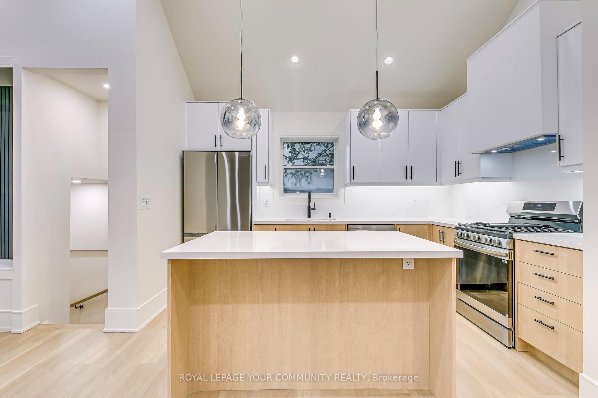 Photo 9 of 110 Steeles Avenue E, Markham, Grandview — HOMEH