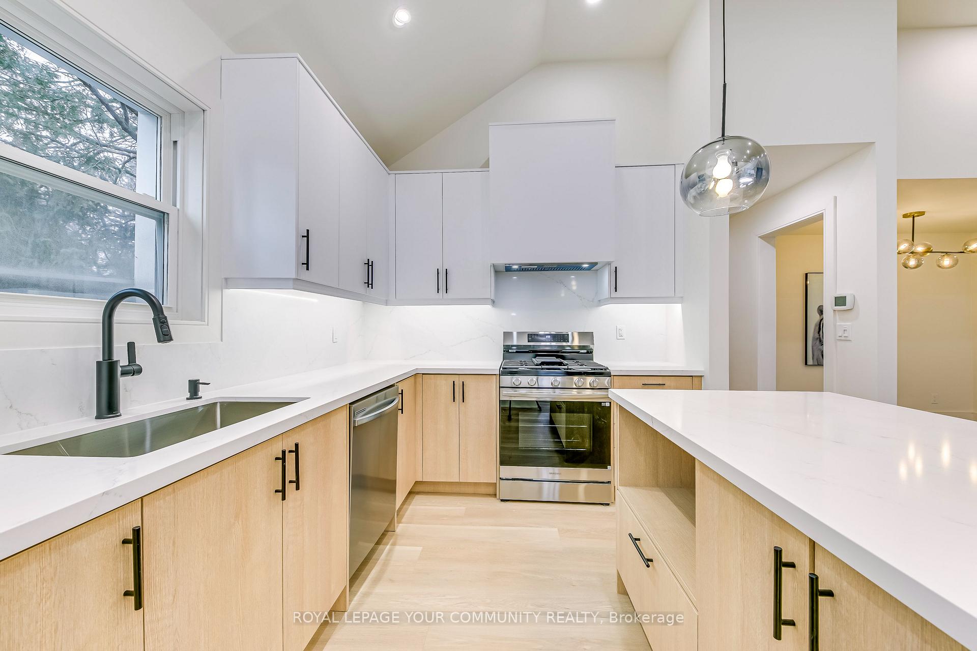 Photo 11 of 110 Steeles Avenue E, Markham, Grandview — HOMEH
