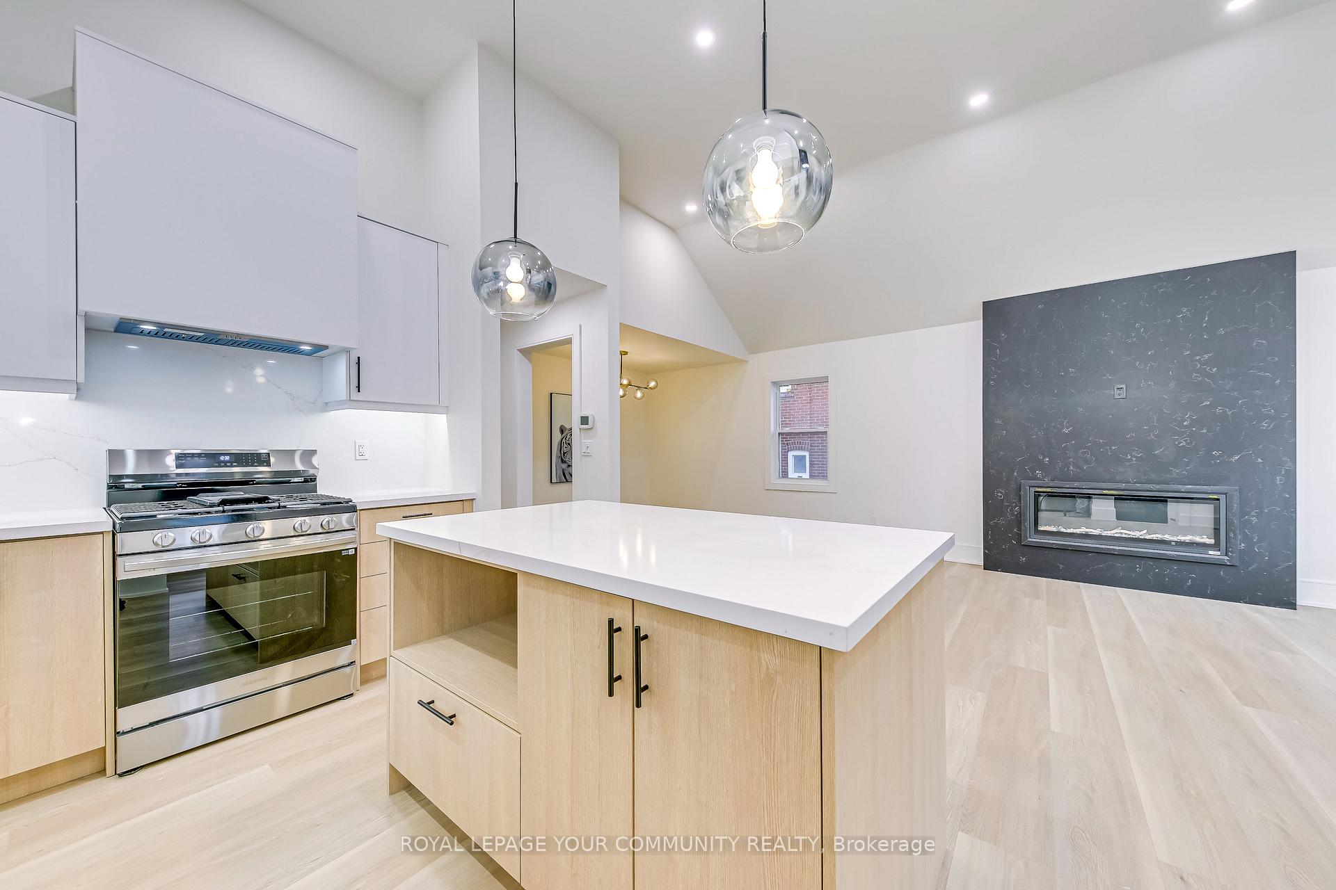 Photo 13 of 110 Steeles Avenue E, Markham, Grandview — HOMEH