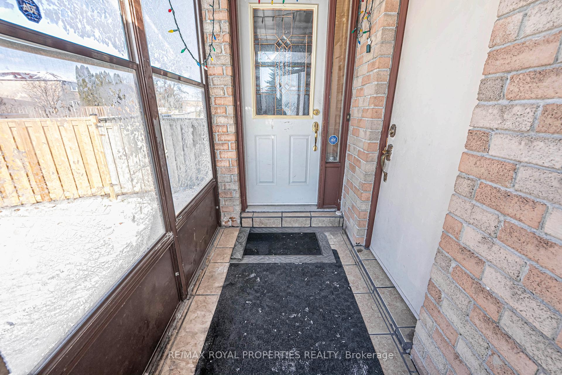 Photo 4 of 49 Page Crescent, Markham, Milliken Mills East — HOMEH