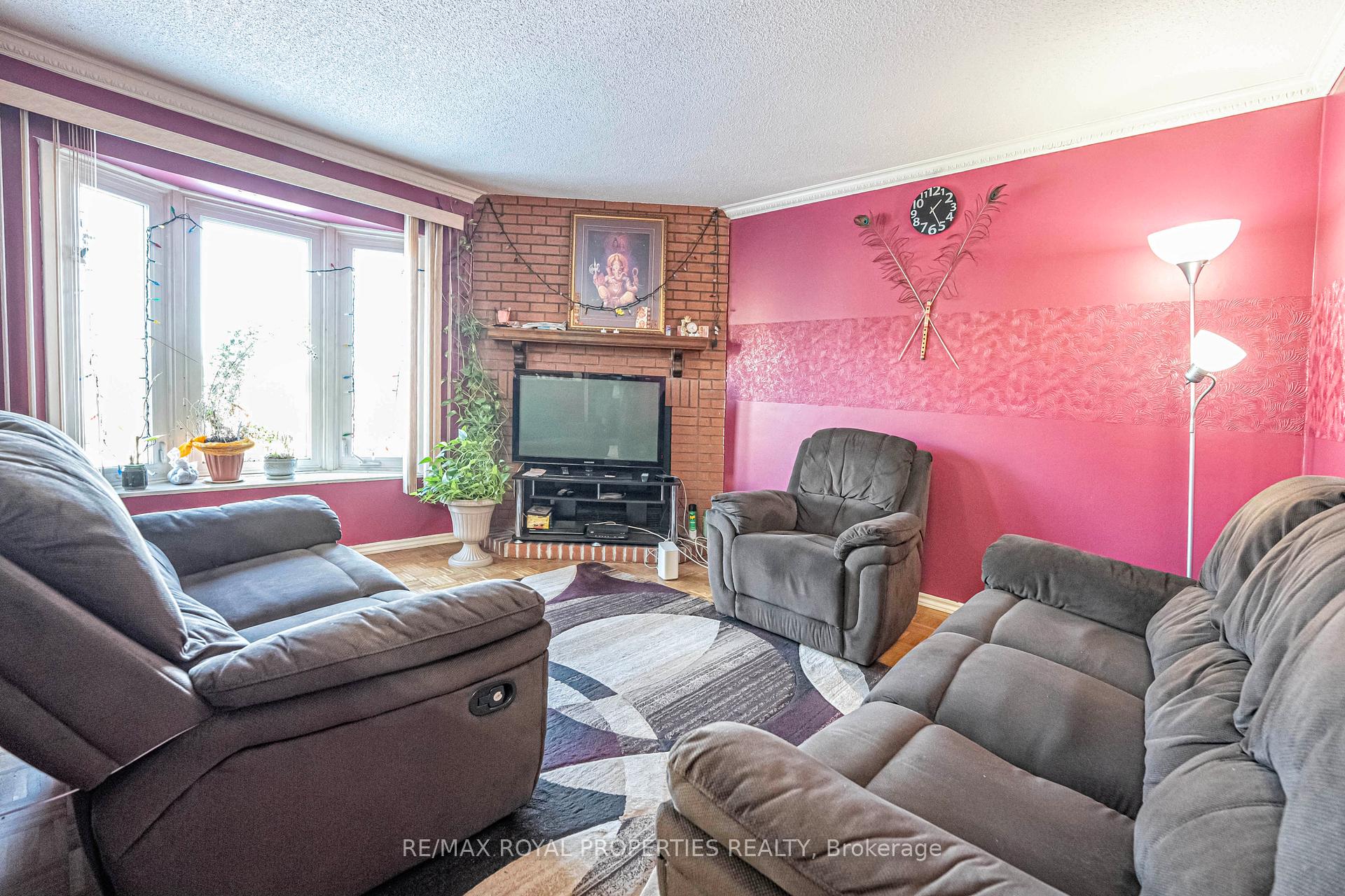 Photo 10 of 49 Page Crescent, Markham, Milliken Mills East — HOMEH