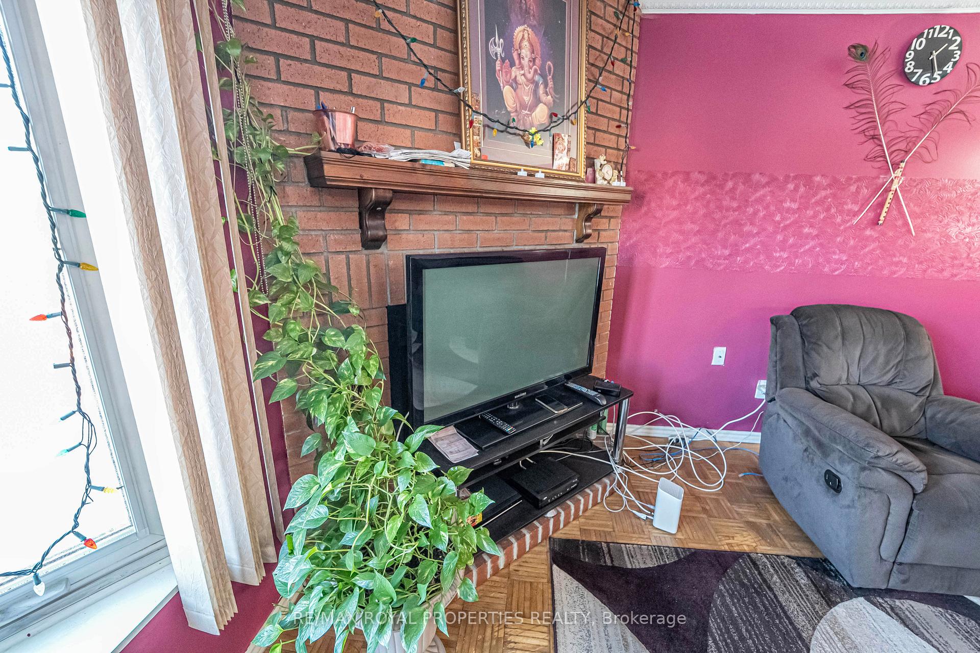 Photo 11 of 49 Page Crescent, Markham, Milliken Mills East — HOMEH