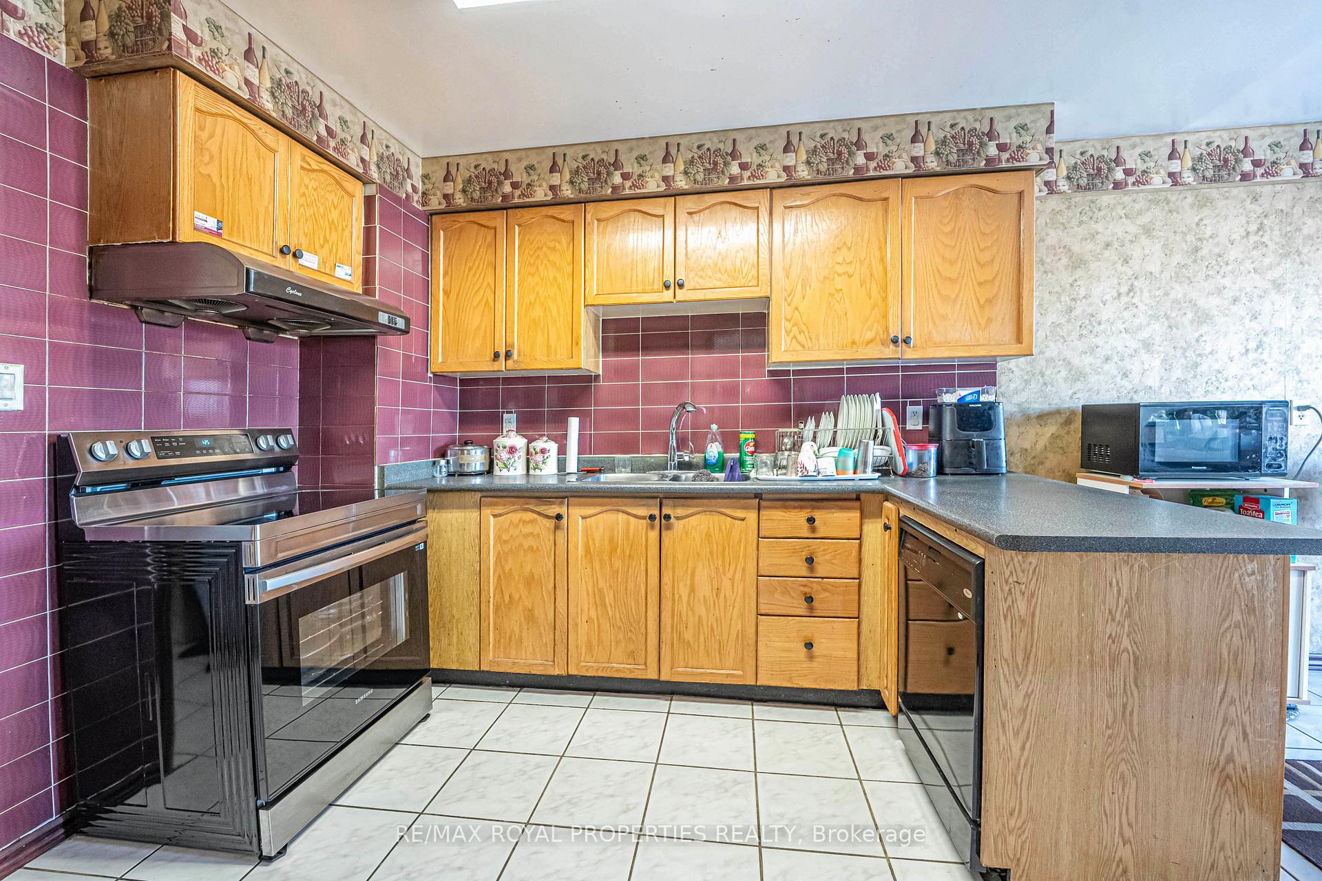 Photo 12 of 49 Page Crescent, Markham, Milliken Mills East — HOMEH