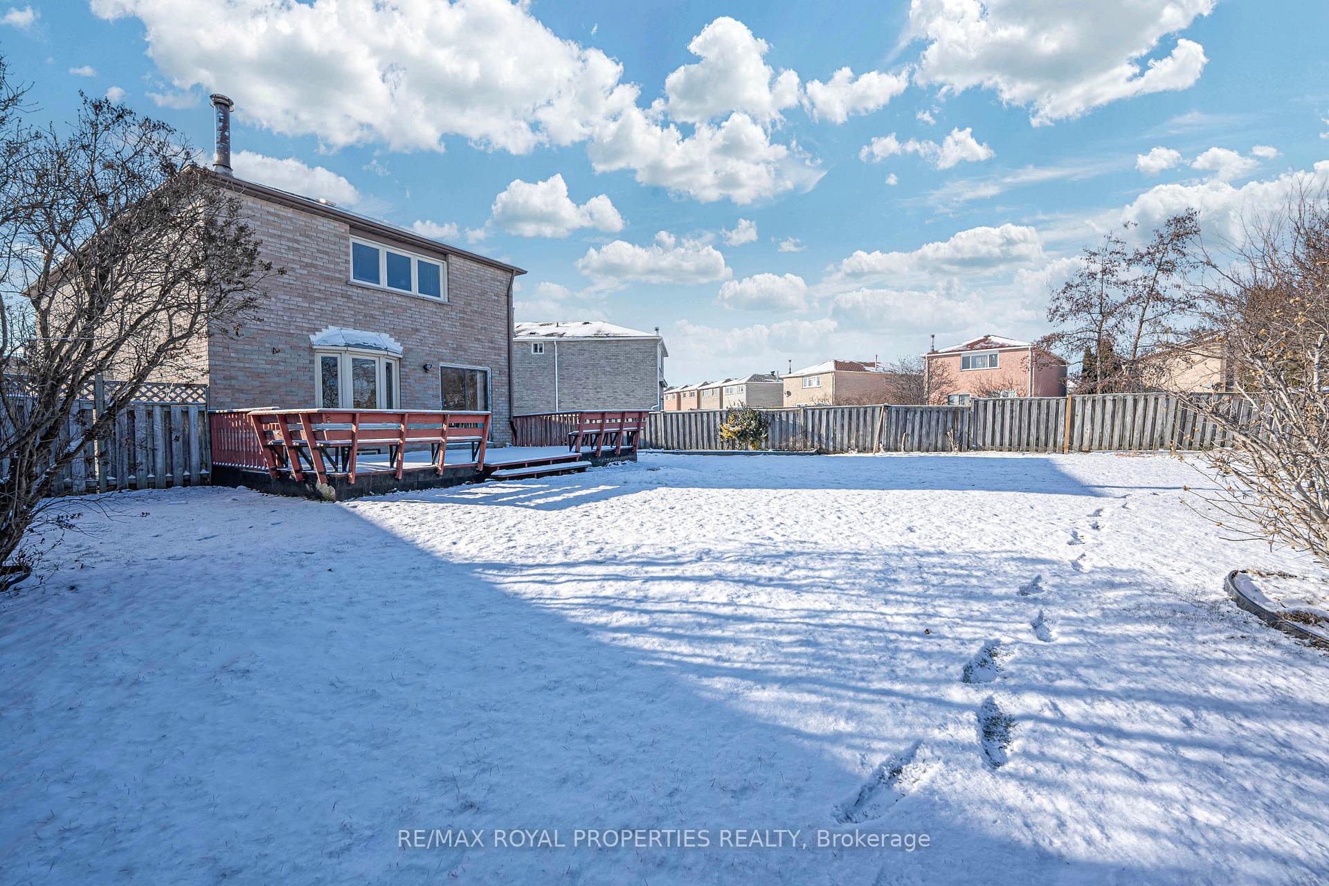 Photo 32 of 49 Page Crescent, Markham, Milliken Mills East — HOMEH