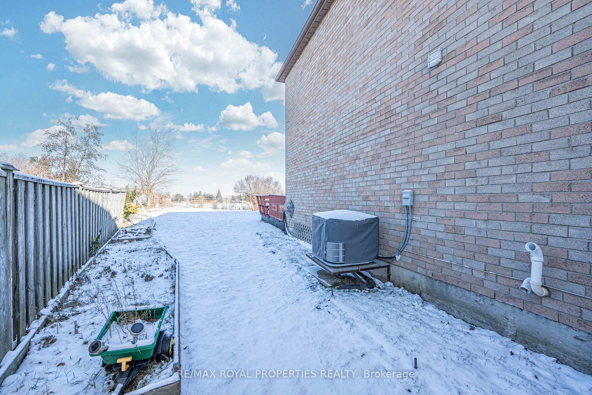 Photo 35 of 49 Page Crescent, Markham, Milliken Mills East — HOMEH