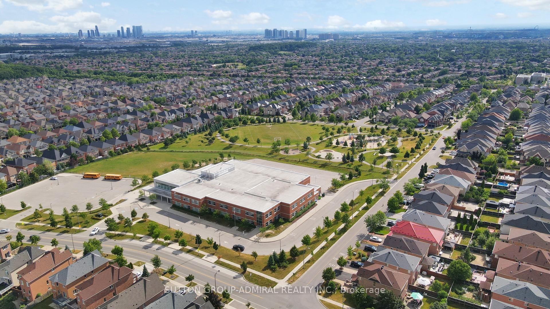 Photo 39 of 71 Glenngarry Crescent, Vaughan, Rural Vaughan — HOMEH