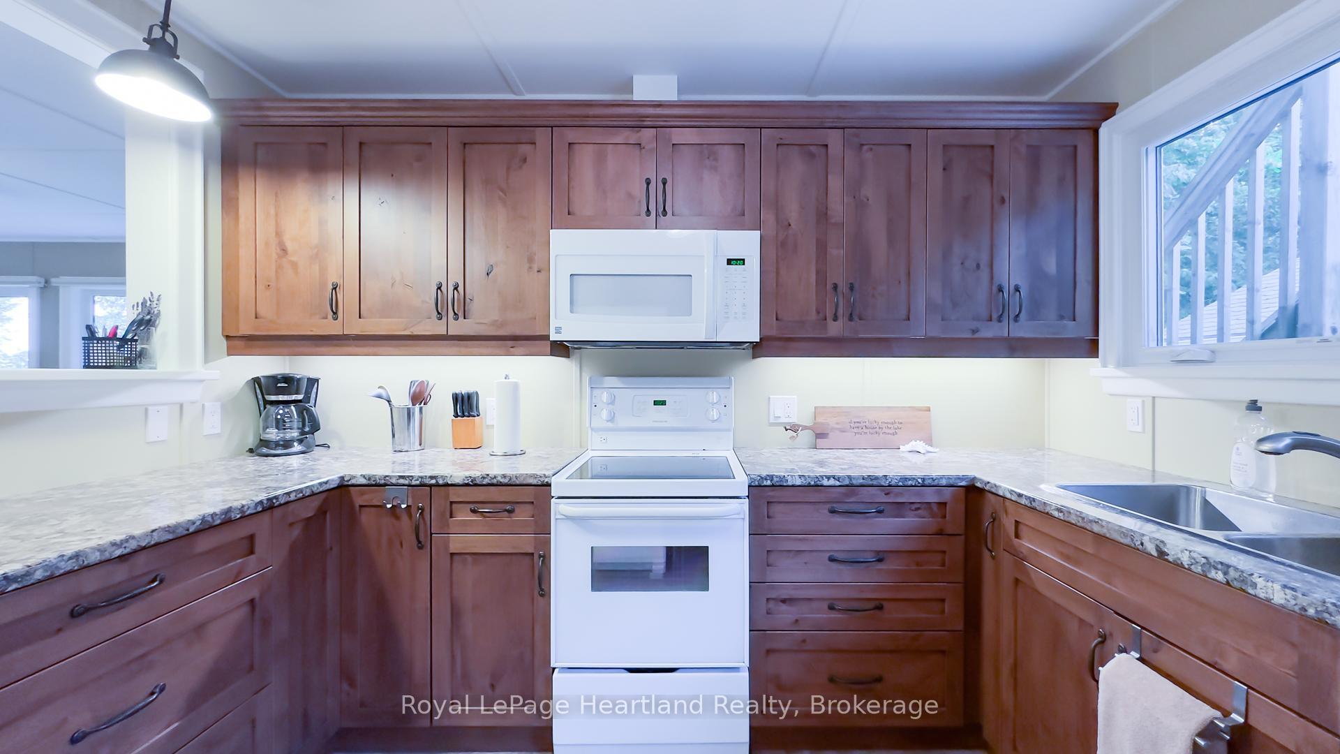 Photo 6 of 8 Cedar Drive, Bluewater, Bayfield — HOMEH