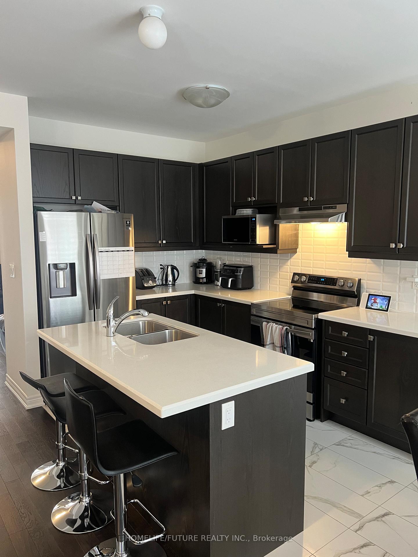 Photo 2 of 34 Bellefond Street, Vaughan, Kleinburg — HOMEH