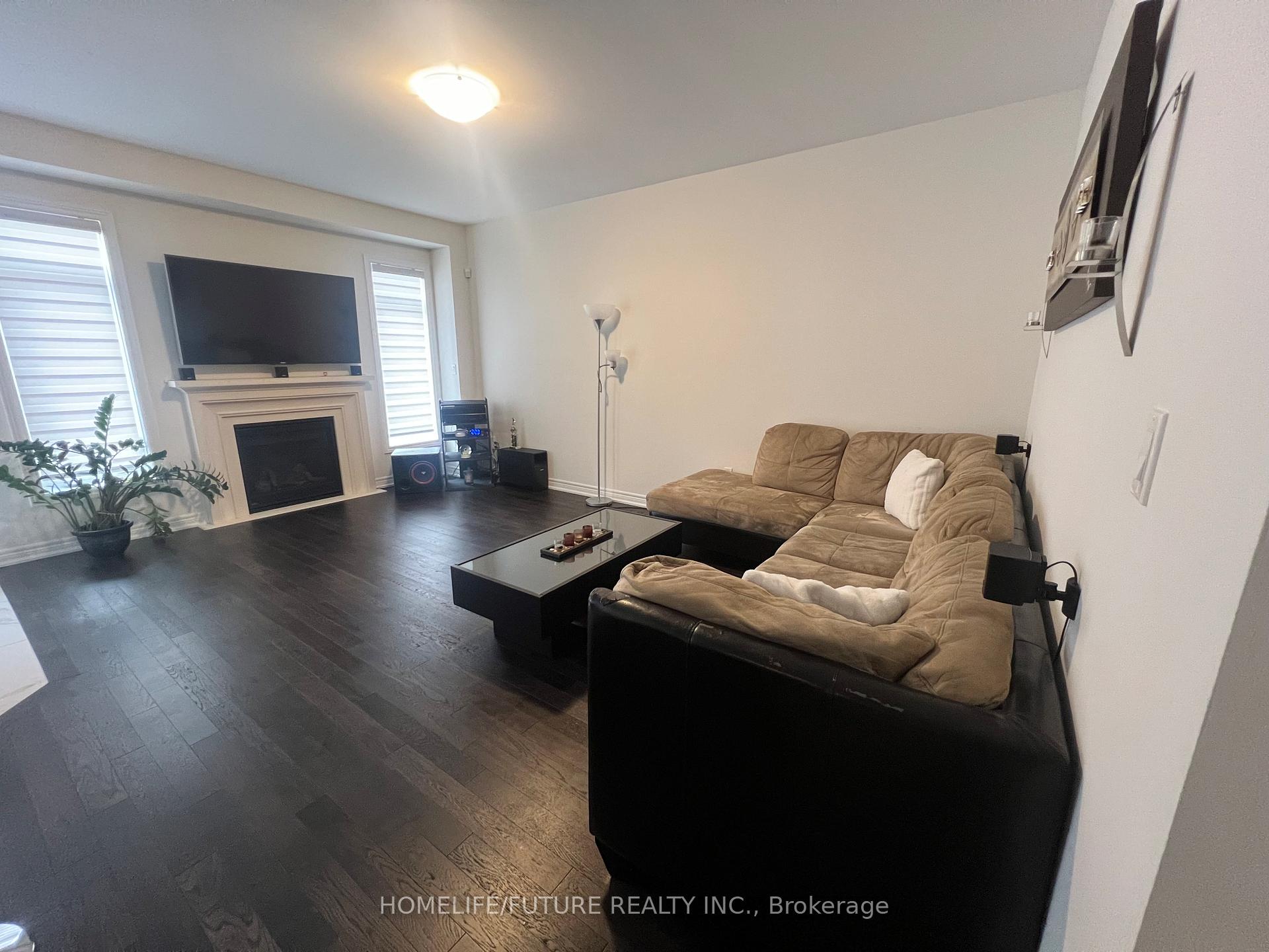Photo 3 of 34 Bellefond Street, Vaughan, Kleinburg — HOMEH