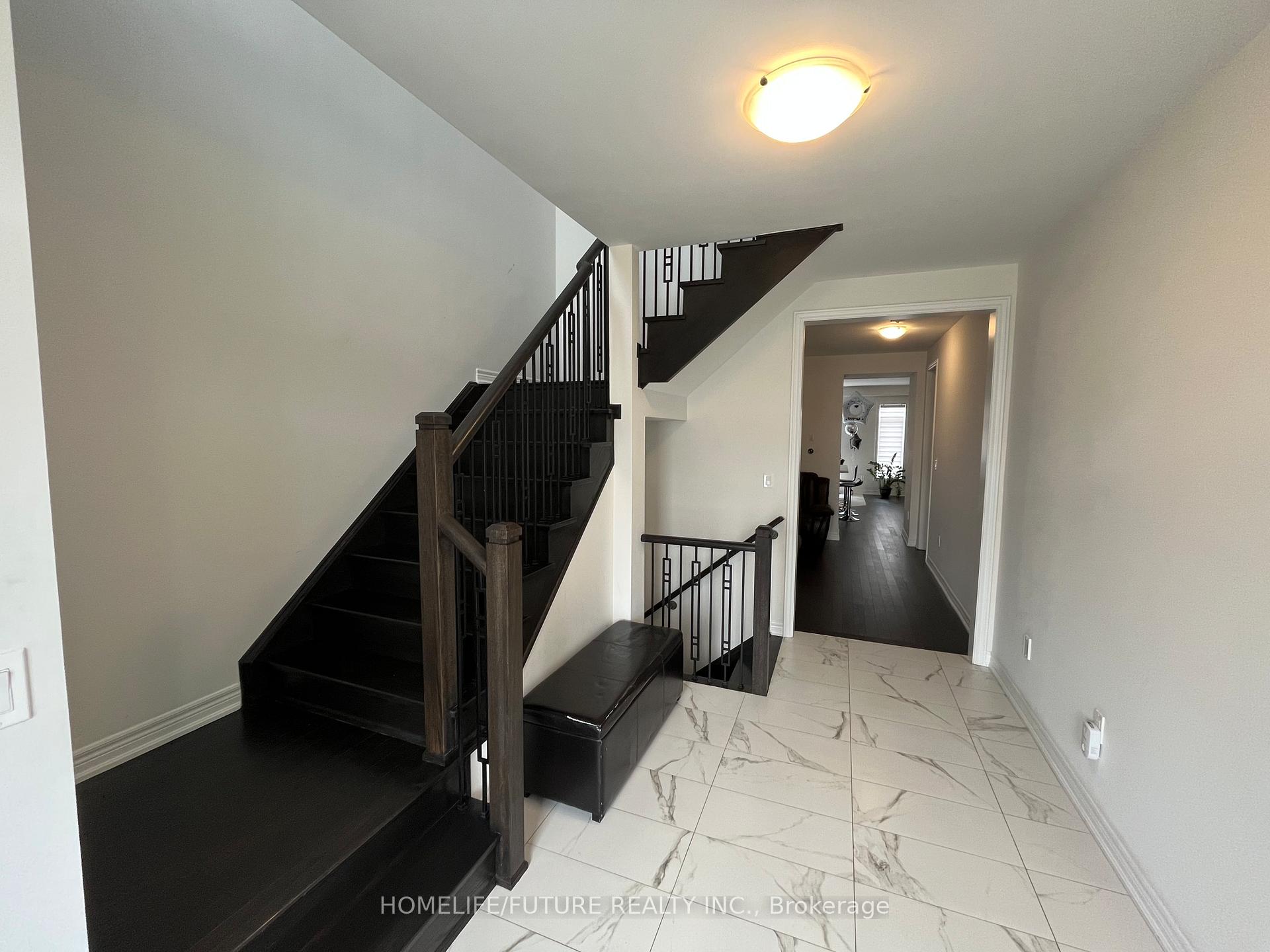 Photo 4 of 34 Bellefond Street, Vaughan, Kleinburg — HOMEH