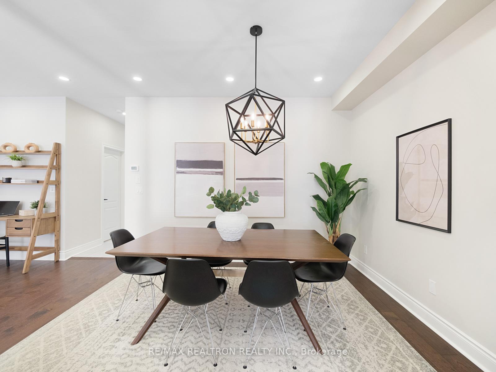 Photo 4 of 16 Mistywood Crescent, Vaughan, Patterson — HOMEH