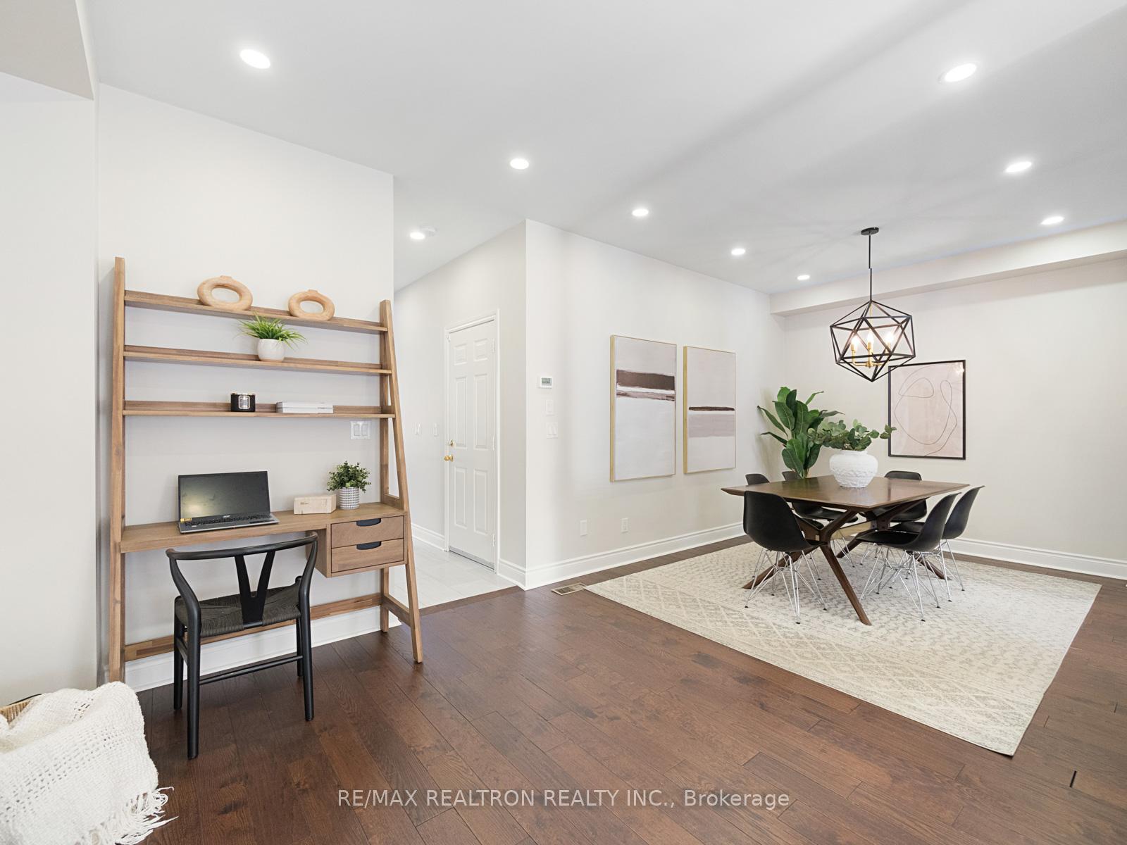 Photo 5 of 16 Mistywood Crescent, Vaughan, Patterson — HOMEH