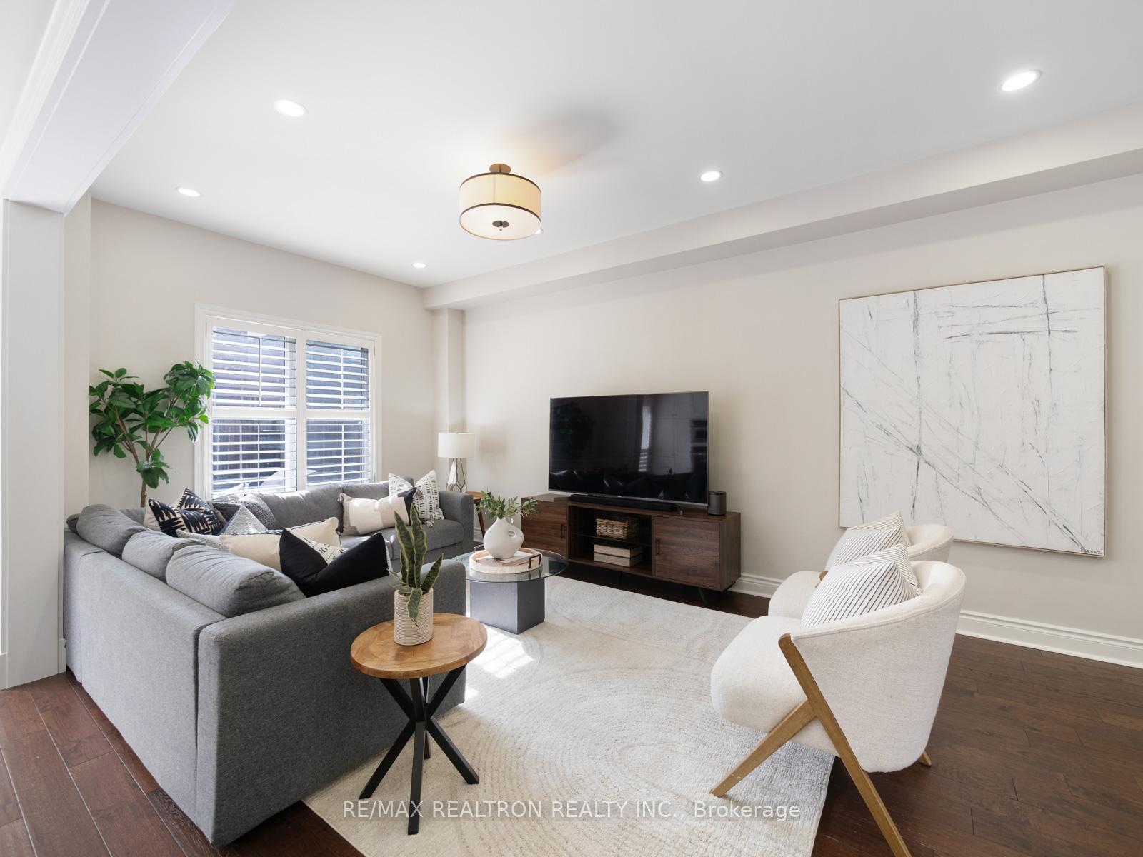 Photo 6 of 16 Mistywood Crescent, Vaughan, Patterson — HOMEH
