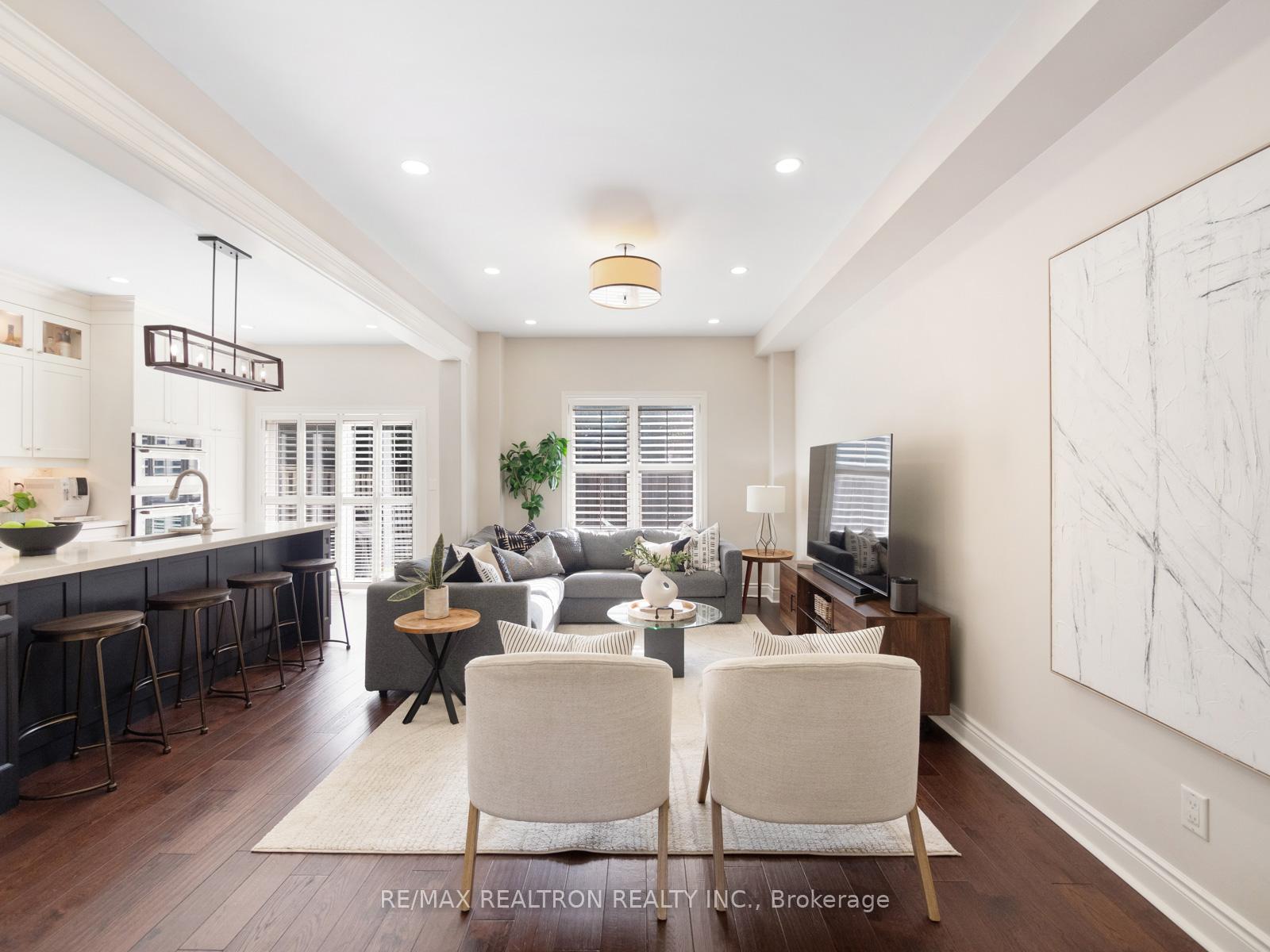 Photo 8 of 16 Mistywood Crescent, Vaughan, Patterson — HOMEH