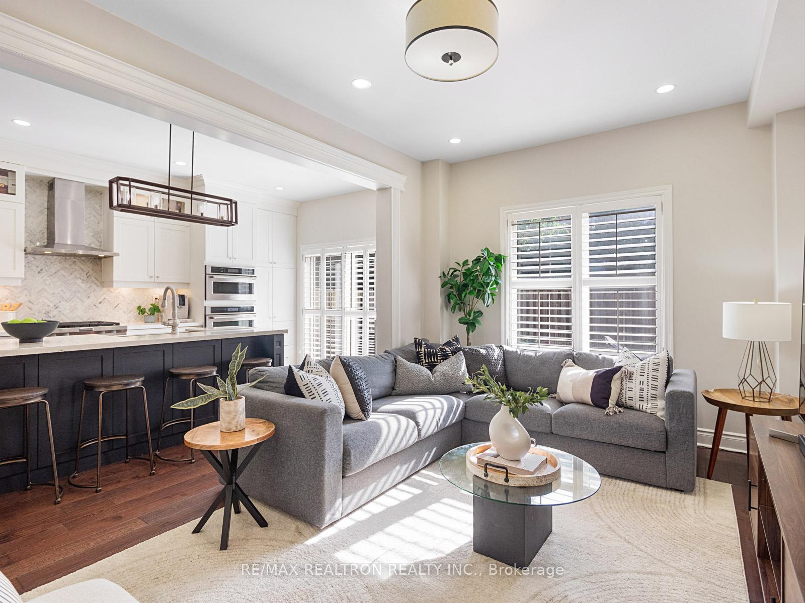 Photo 9 of 16 Mistywood Crescent, Vaughan, Patterson — HOMEH