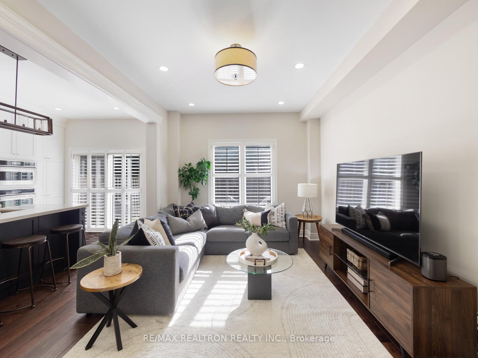 Photo 10 of 16 Mistywood Crescent, Vaughan, Patterson — HOMEH