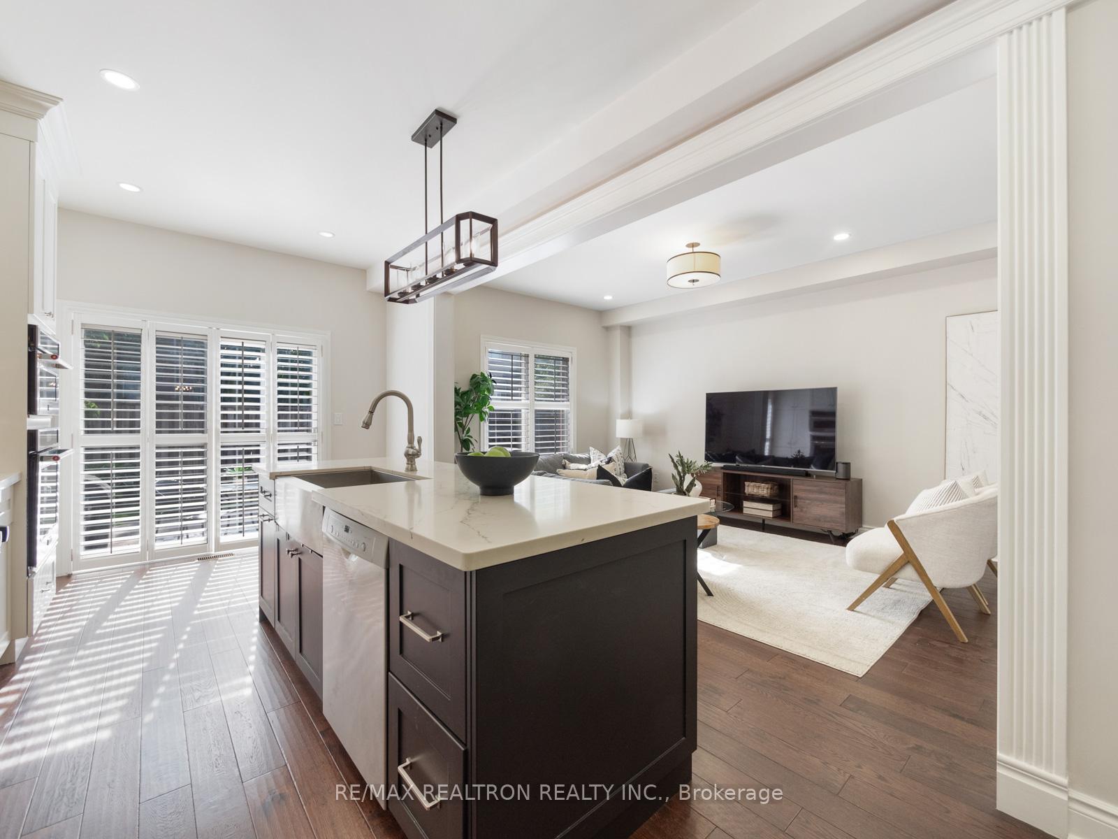 Photo 14 of 16 Mistywood Crescent, Vaughan, Patterson — HOMEH