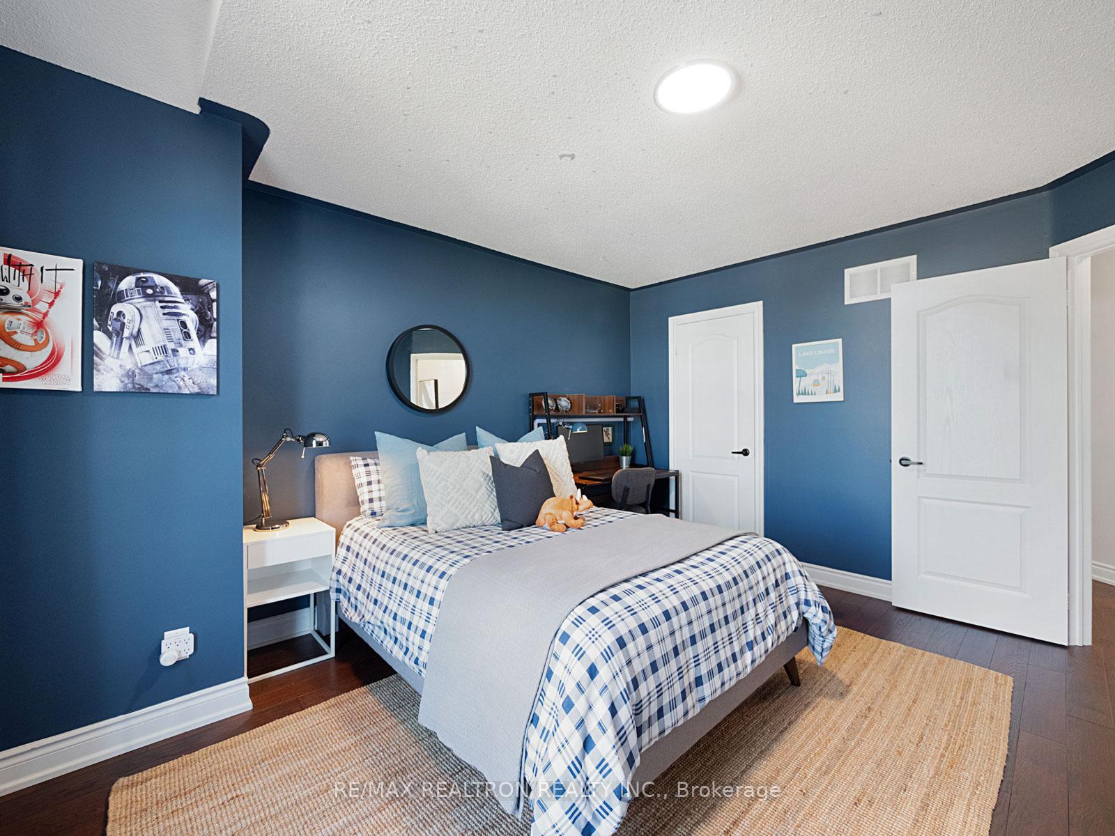 Photo 17 of 16 Mistywood Crescent, Vaughan, Patterson — HOMEH
