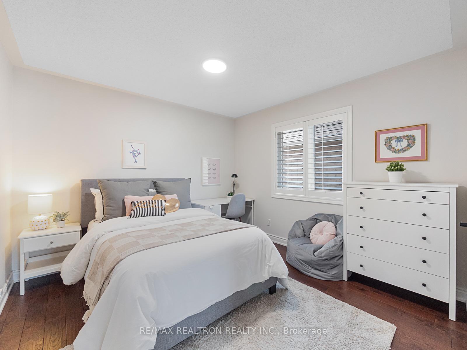 Photo 18 of 16 Mistywood Crescent, Vaughan, Patterson — HOMEH