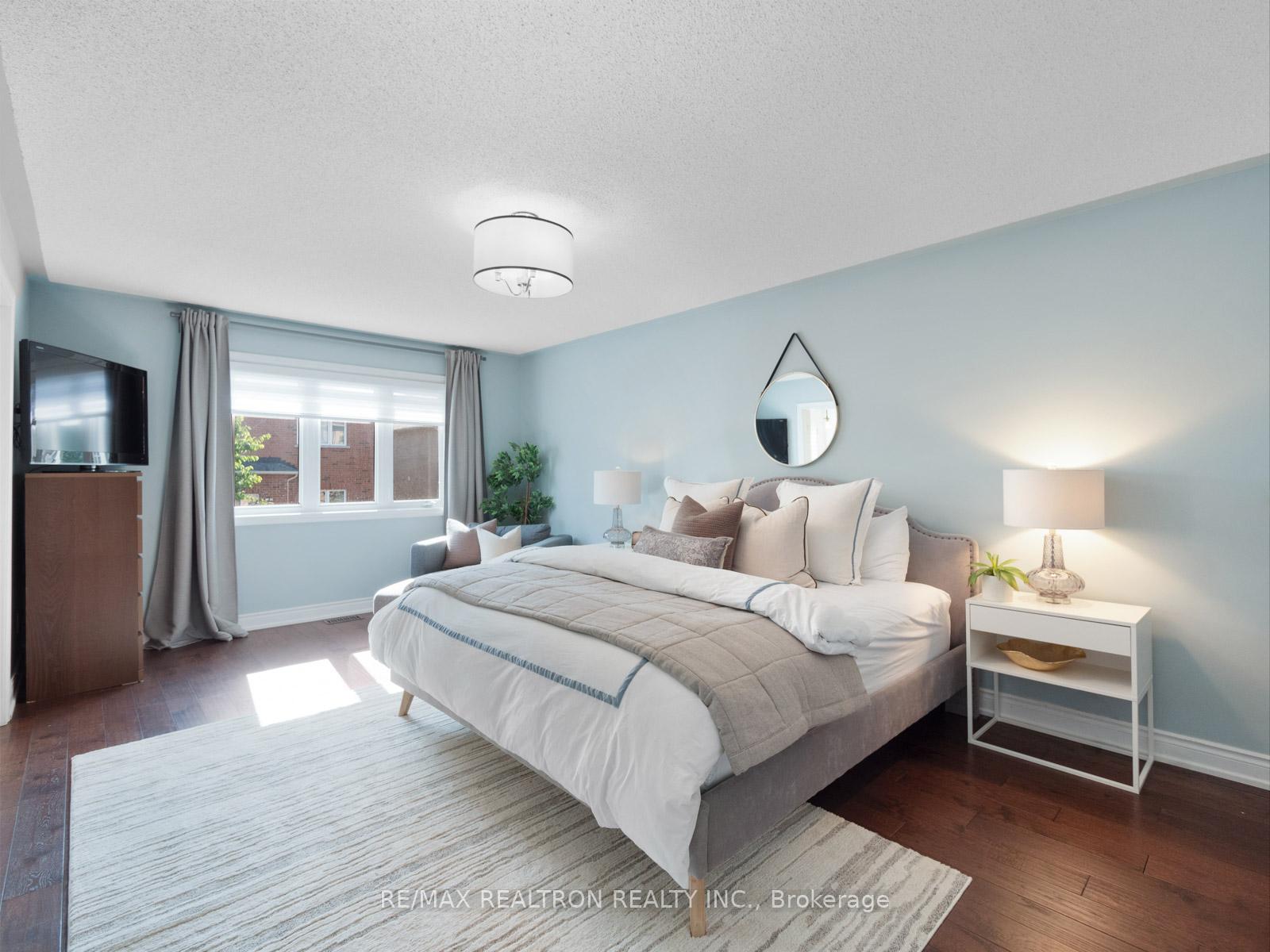 Photo 20 of 16 Mistywood Crescent, Vaughan, Patterson — HOMEH