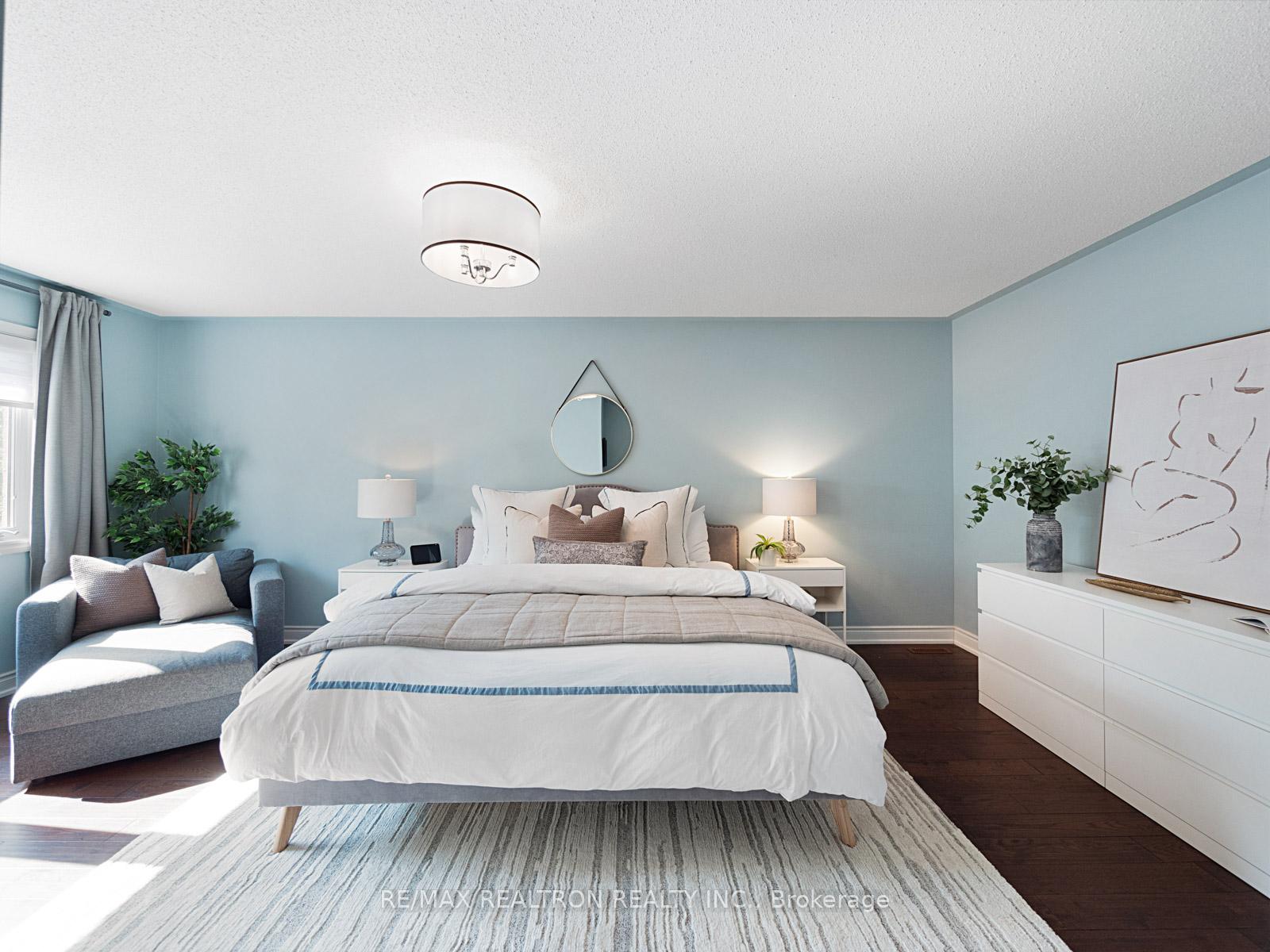 Photo 21 of 16 Mistywood Crescent, Vaughan, Patterson — HOMEH