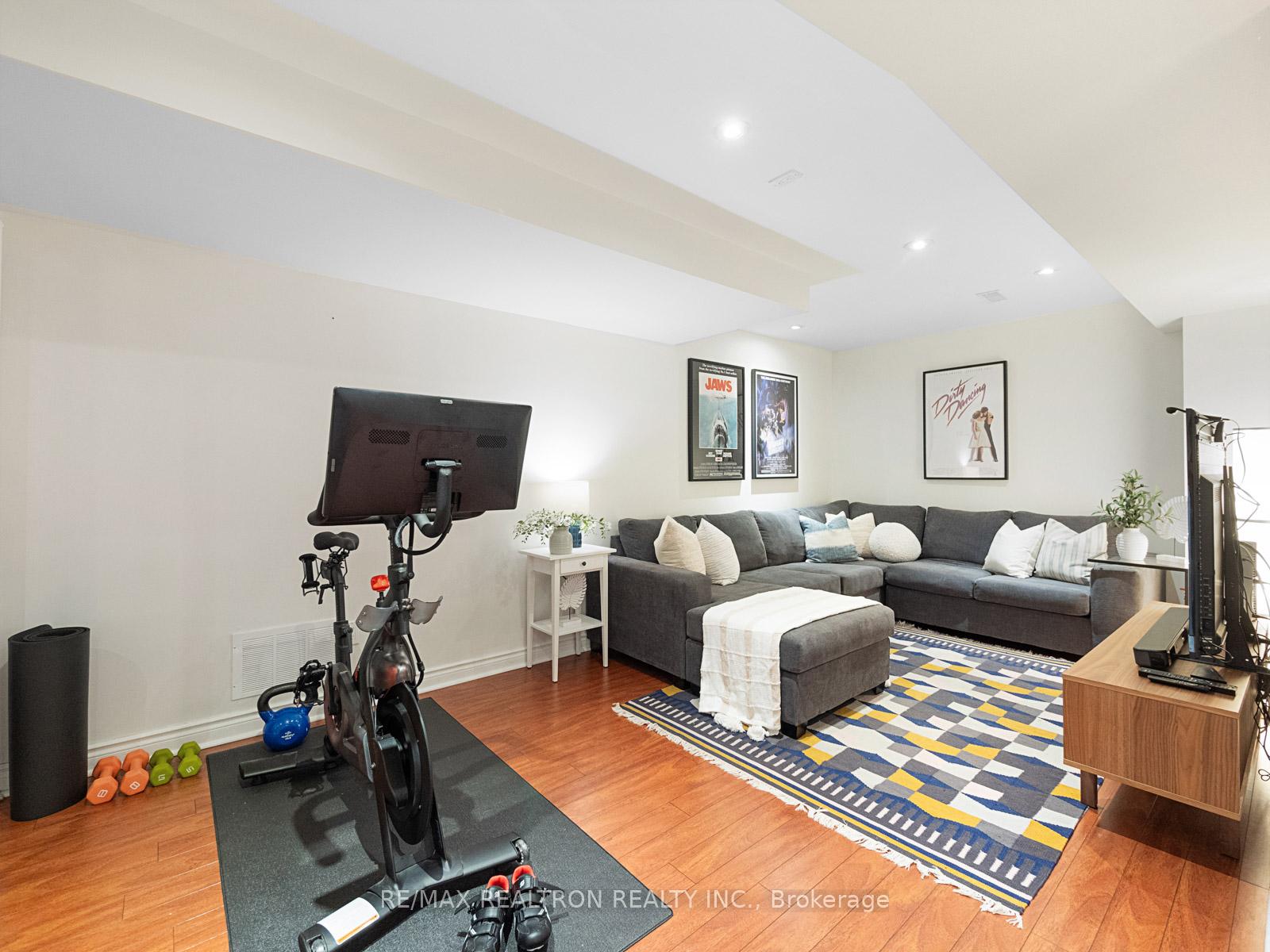 Photo 26 of 16 Mistywood Crescent, Vaughan, Patterson — HOMEH