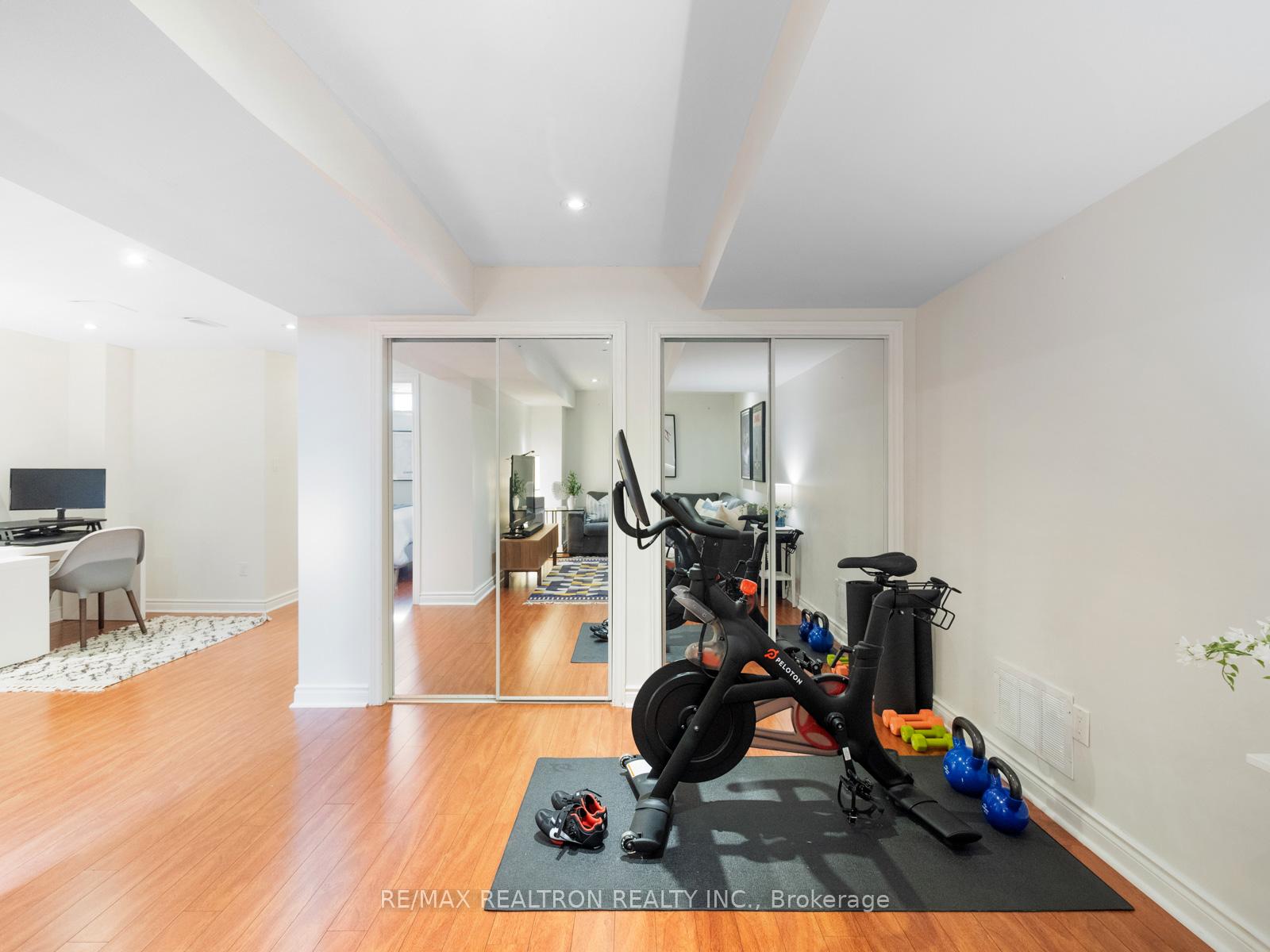 Photo 27 of 16 Mistywood Crescent, Vaughan, Patterson — HOMEH