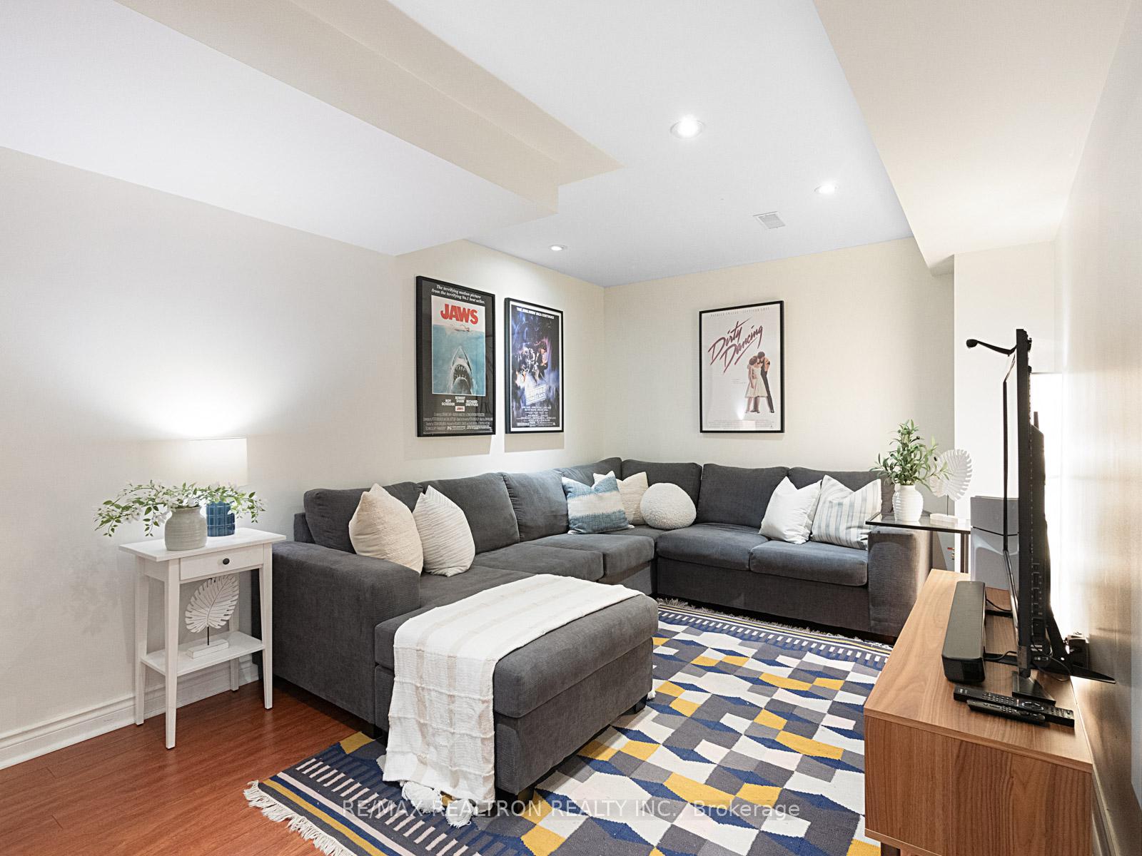 Photo 28 of 16 Mistywood Crescent, Vaughan, Patterson — HOMEH