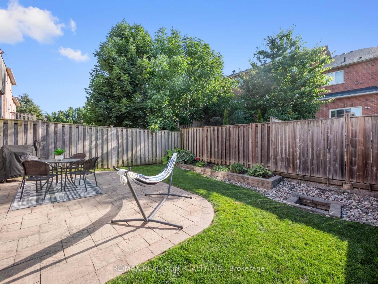 Photo 30 of 16 Mistywood Crescent, Vaughan, Patterson — HOMEH