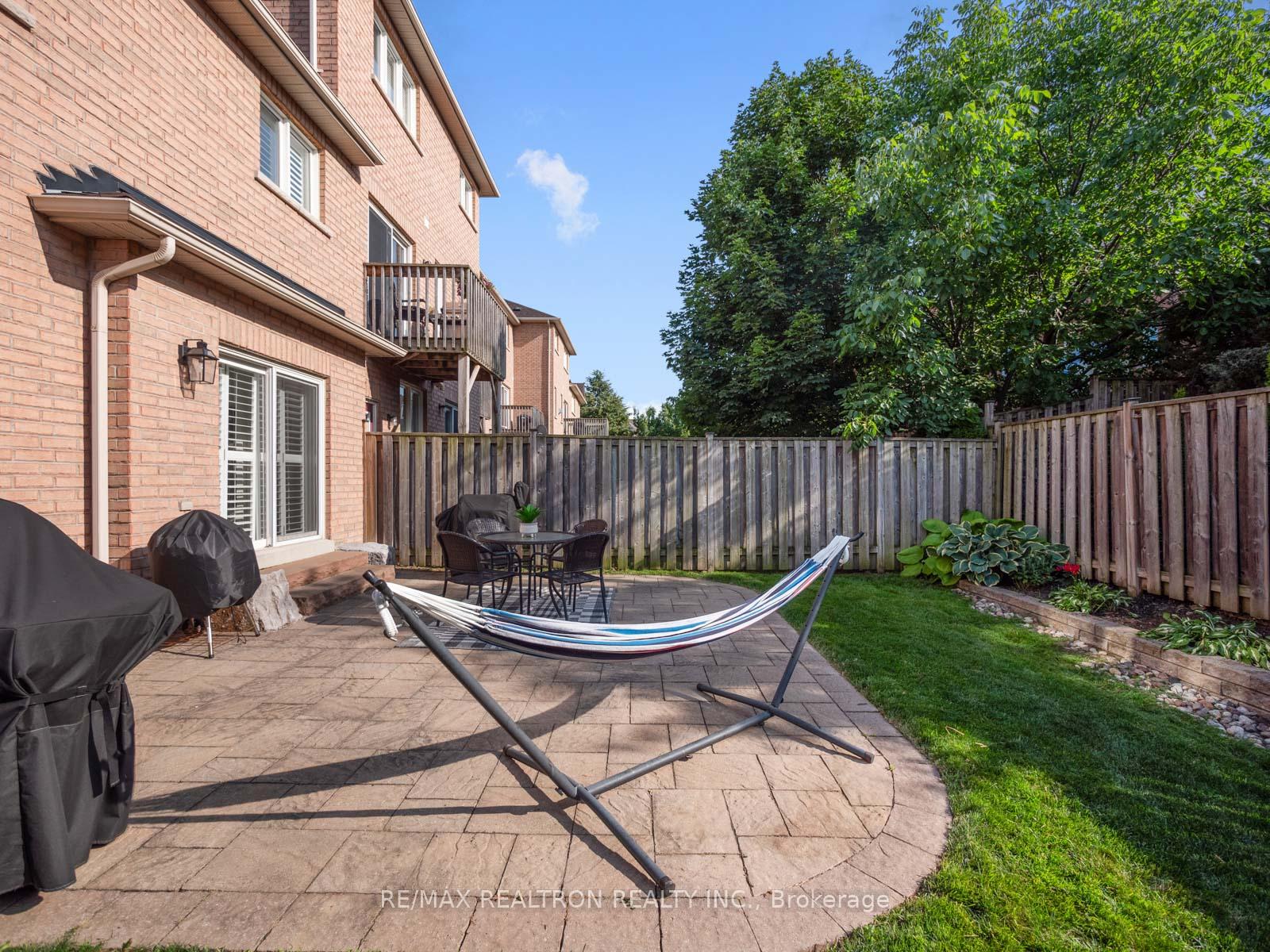 Photo 31 of 16 Mistywood Crescent, Vaughan, Patterson — HOMEH