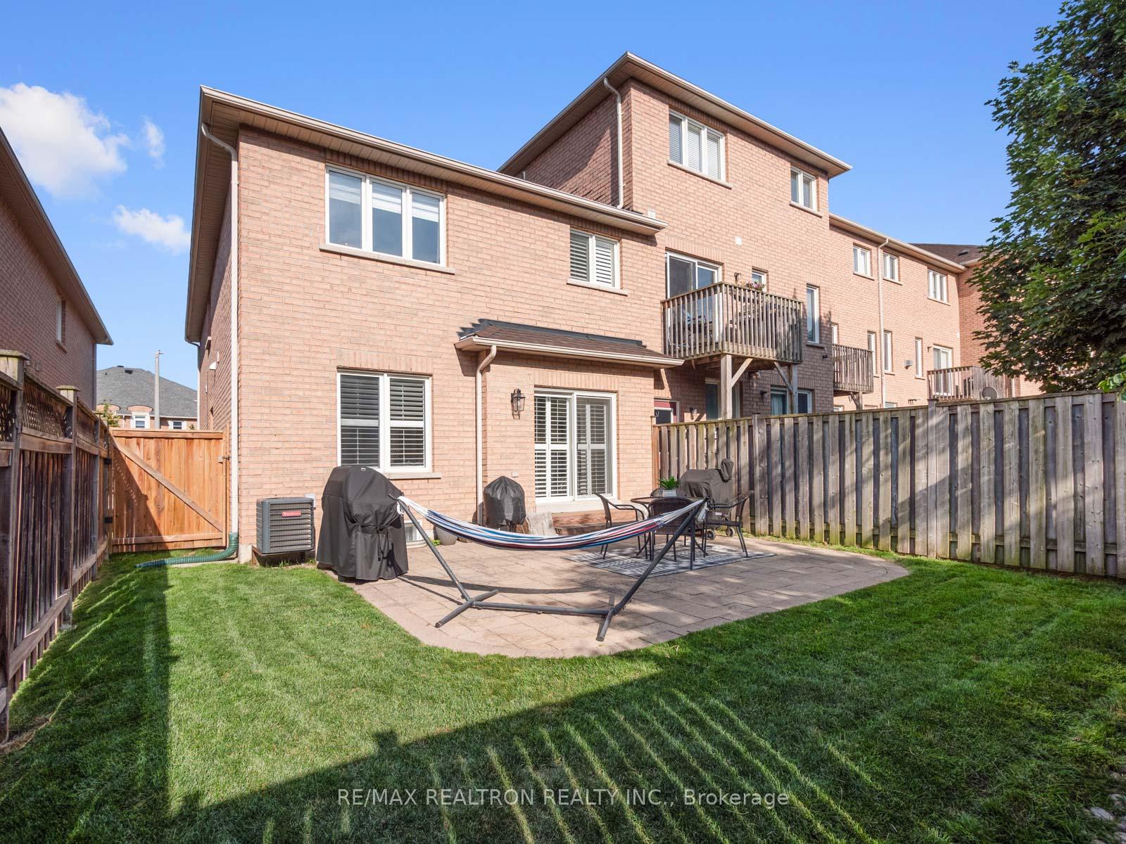 Photo 32 of 16 Mistywood Crescent, Vaughan, Patterson — HOMEH