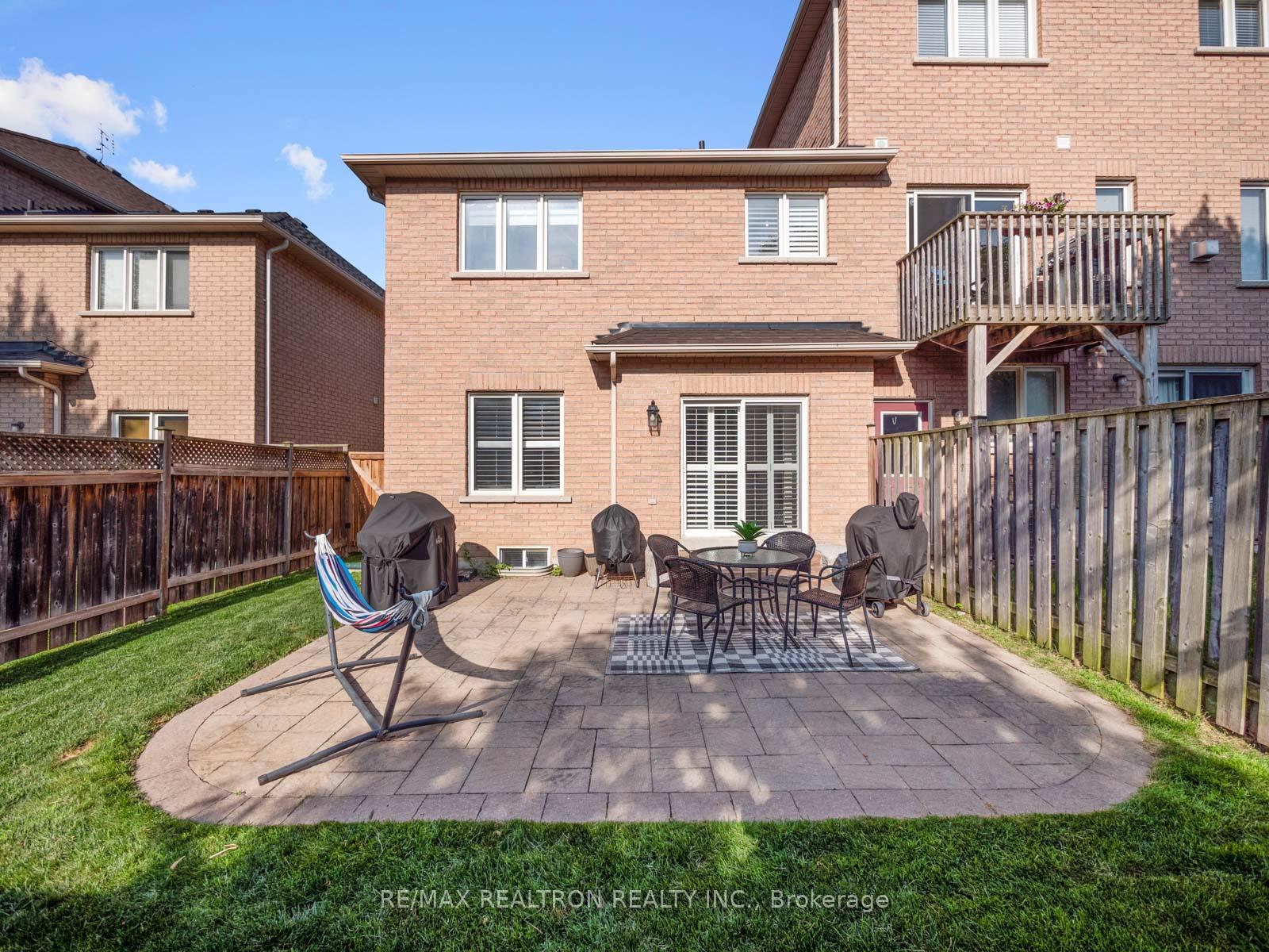 Photo 33 of 16 Mistywood Crescent, Vaughan, Patterson — HOMEH