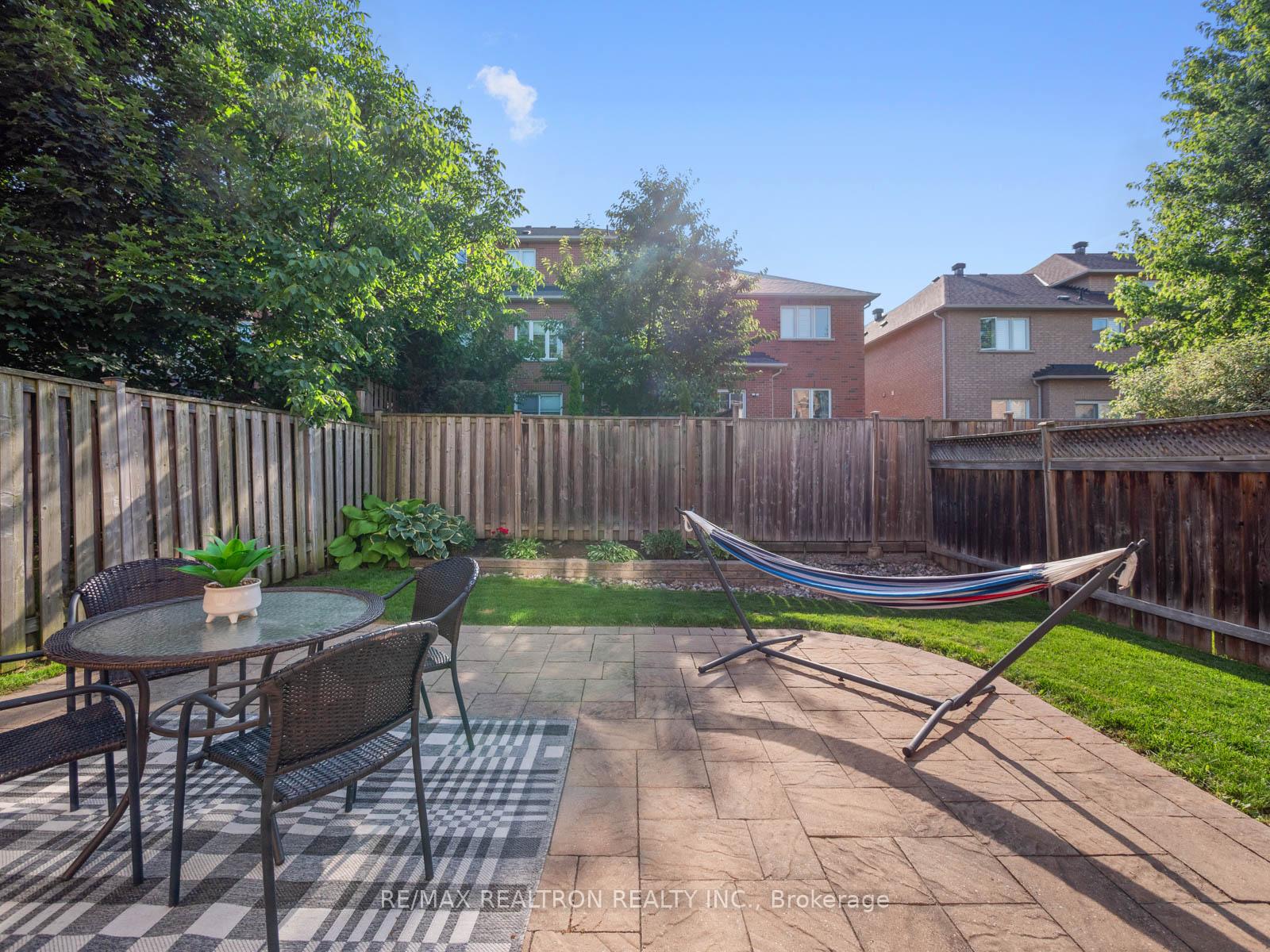 Photo 34 of 16 Mistywood Crescent, Vaughan, Patterson — HOMEH