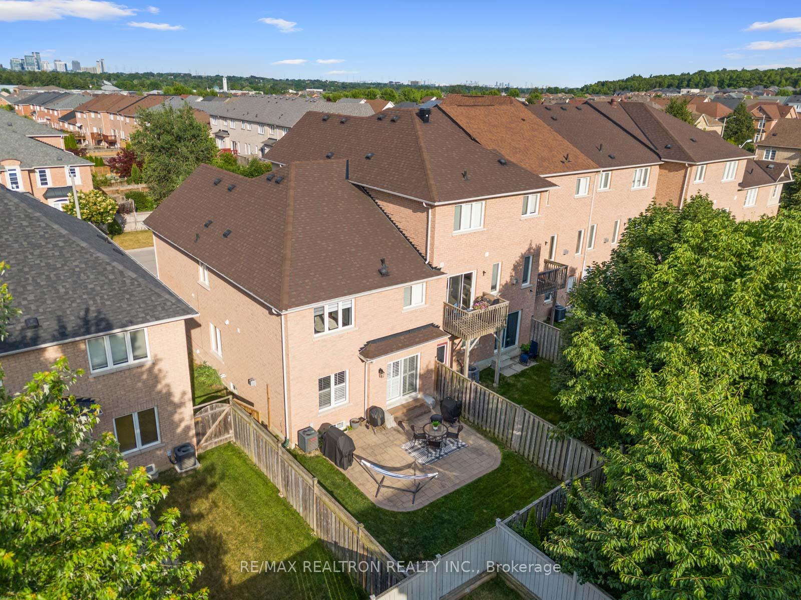 Photo 35 of 16 Mistywood Crescent, Vaughan, Patterson — HOMEH