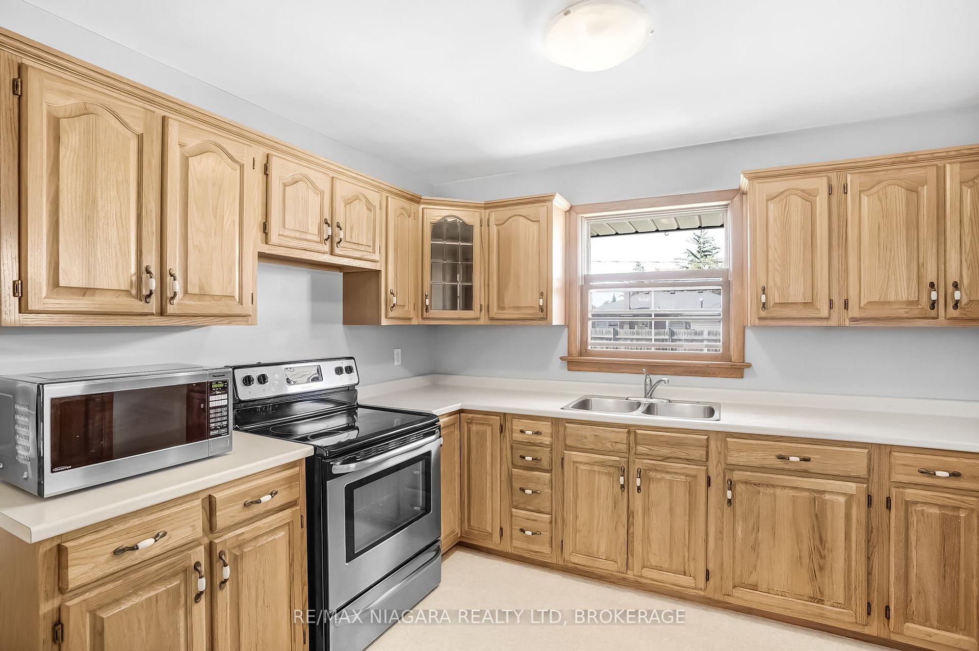 Photo 11 of 85 Diffin Drive, Welland, Prince Charles — HOMEH