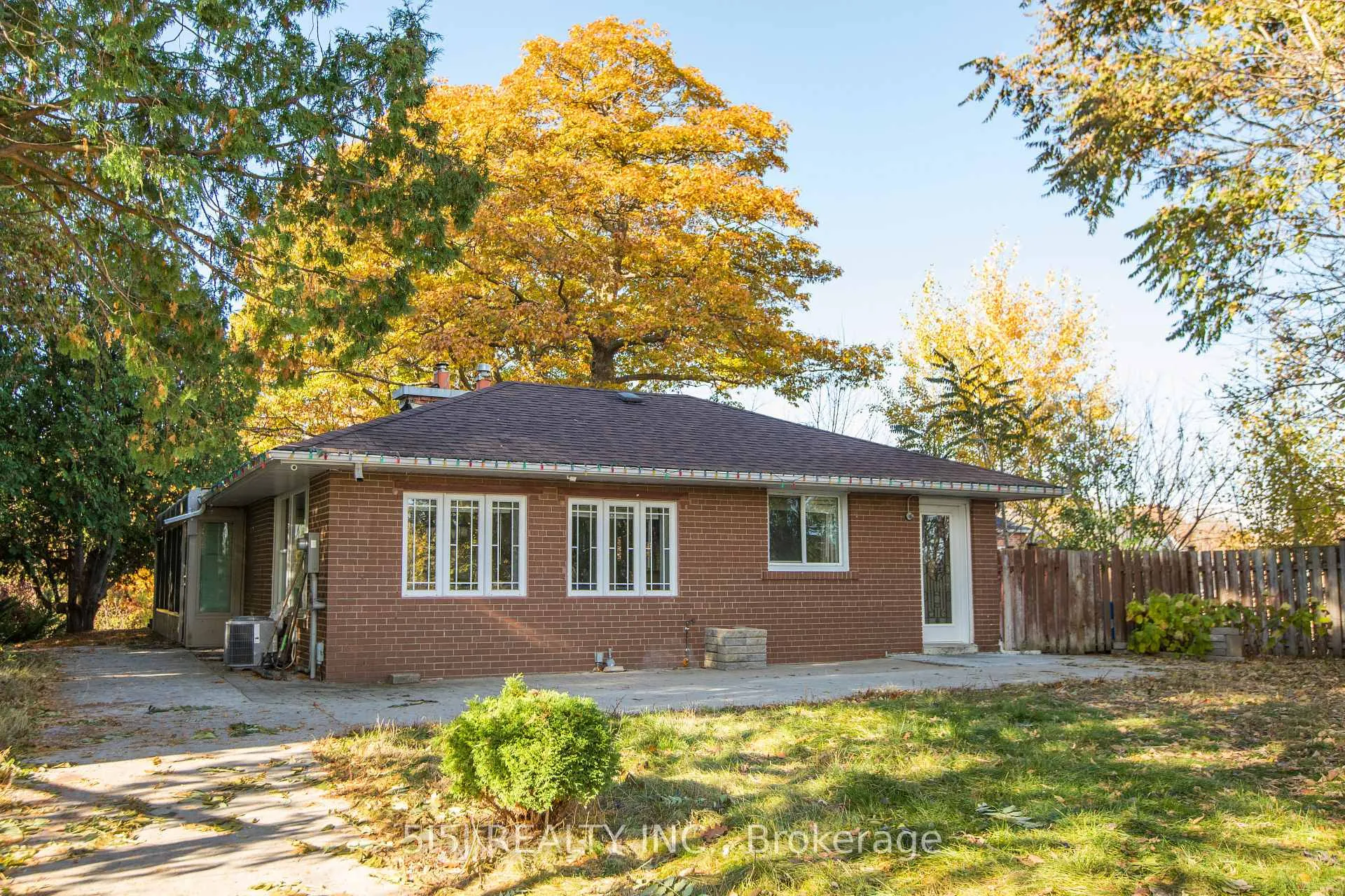 Photo 2 of 14190 Yonge Street, Aurora, Aurora Estates — HOMEH
