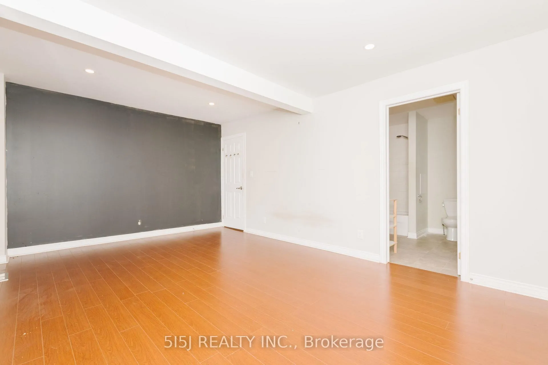Photo 5 of 14190 Yonge Street, Aurora, Aurora Estates — HOMEH