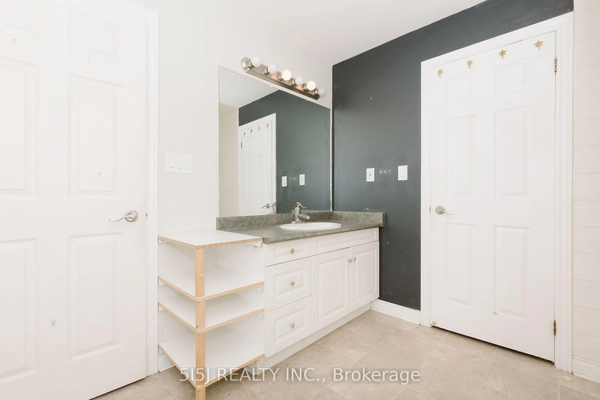 Photo 7 of 14190 Yonge Street, Aurora, Aurora Estates — HOMEH