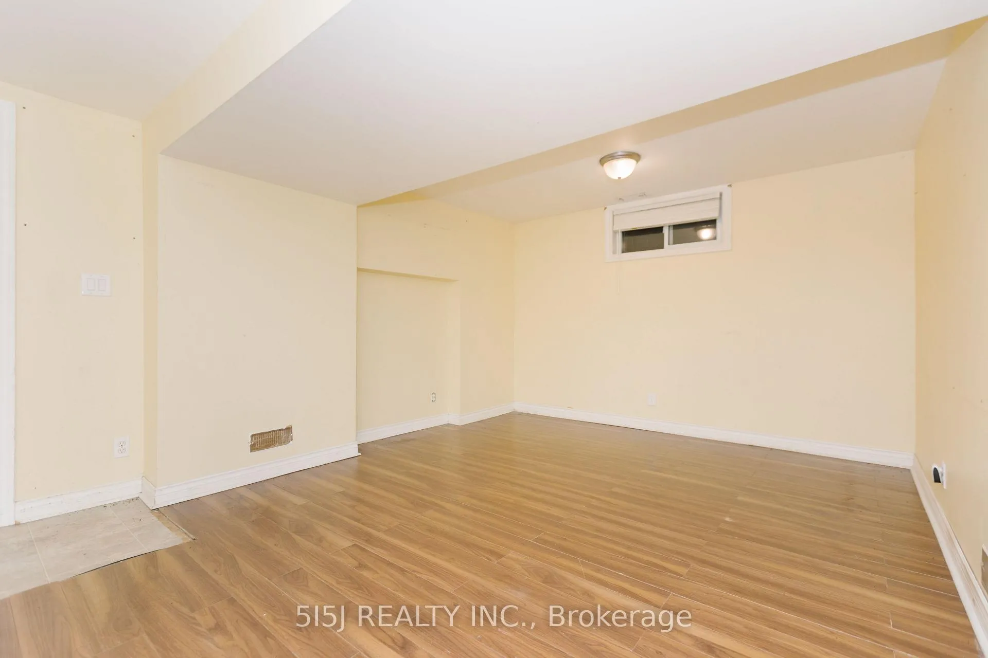 Photo 10 of 14190 Yonge Street, Aurora, Aurora Estates — HOMEH